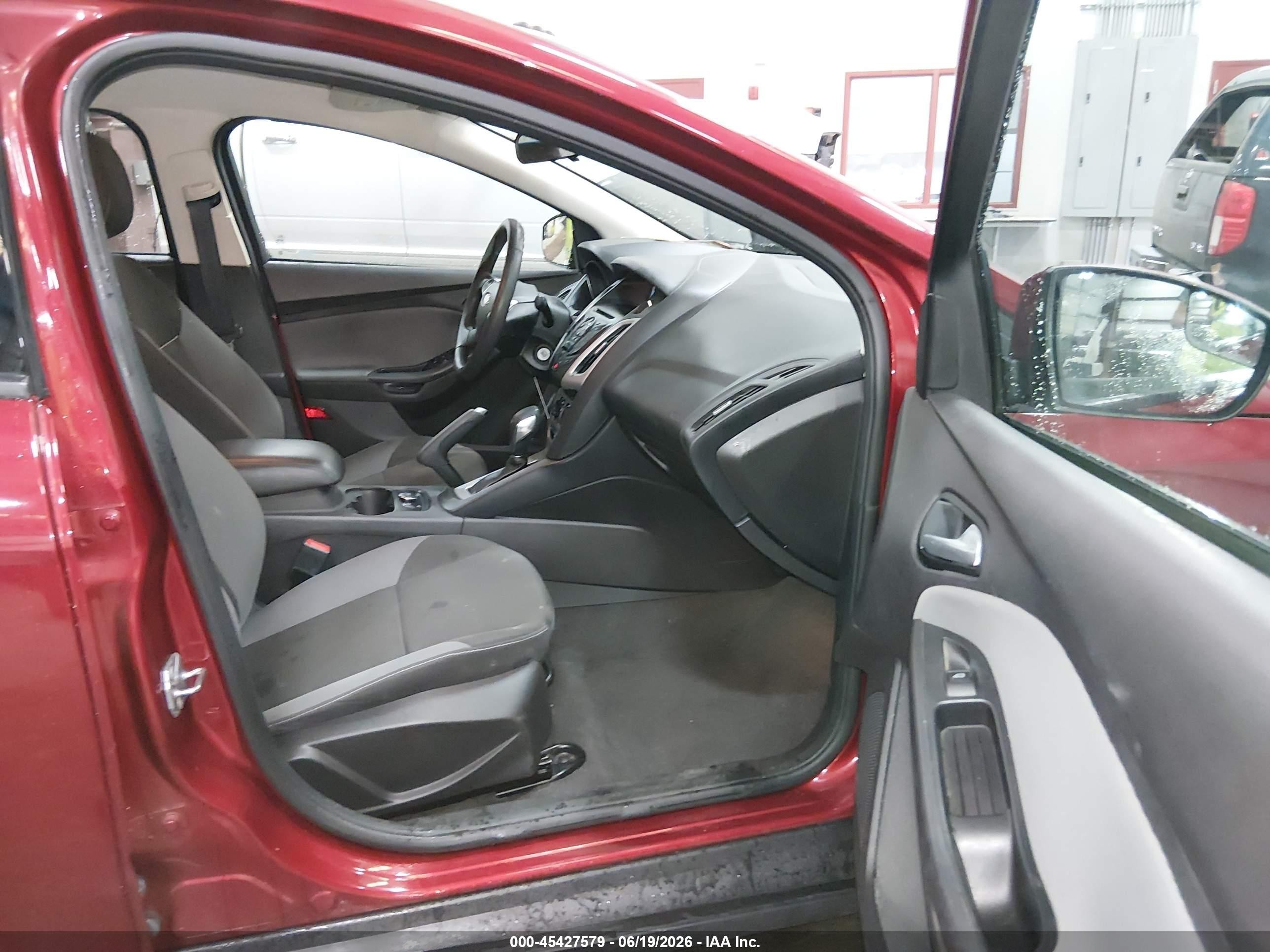 2014 Ford Focus Se Maroon vin: 1FADP3F27EL373863