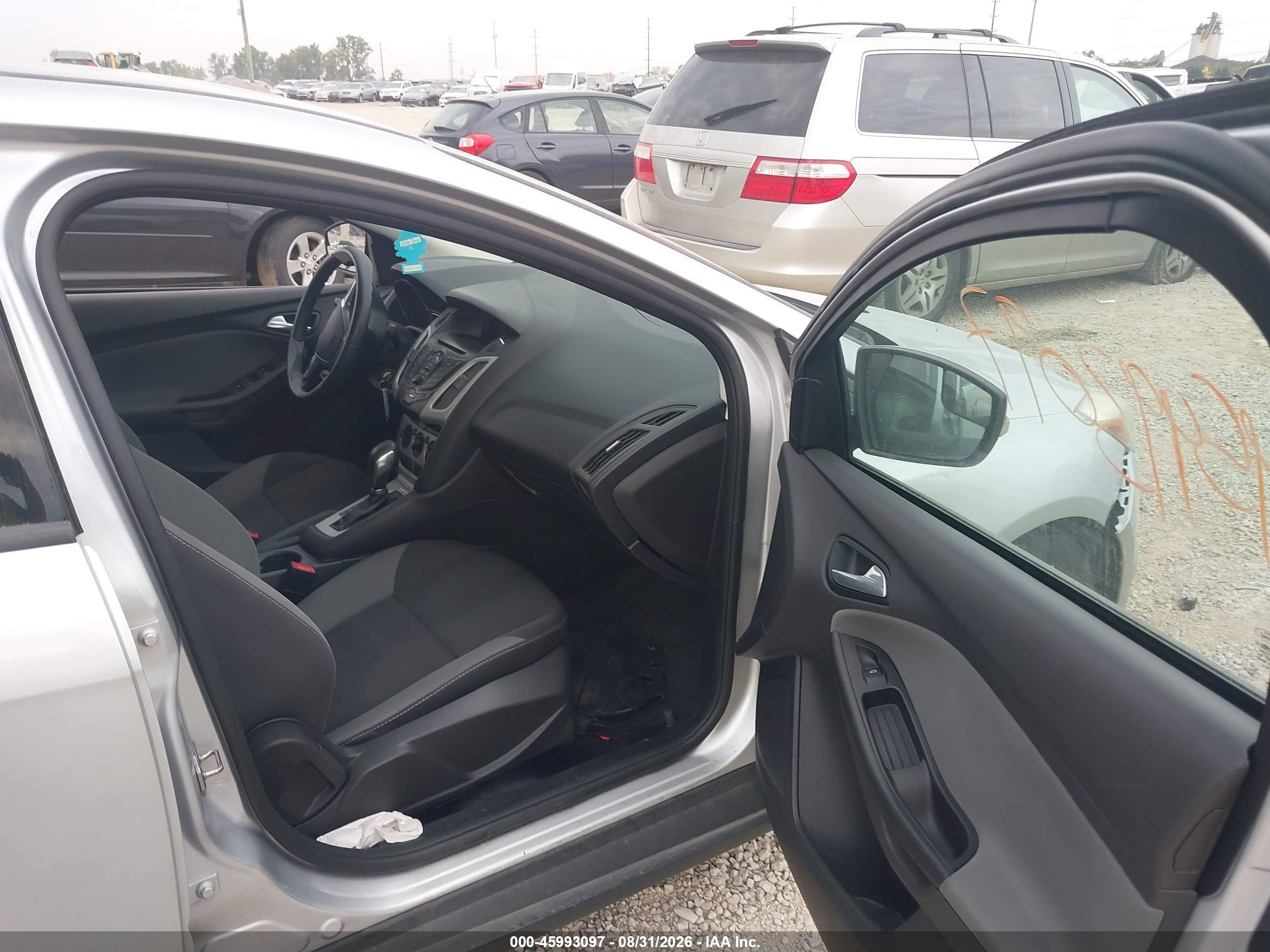 2014 Ford Focus Se Серебряный vin: 1FADP3F27EL382255