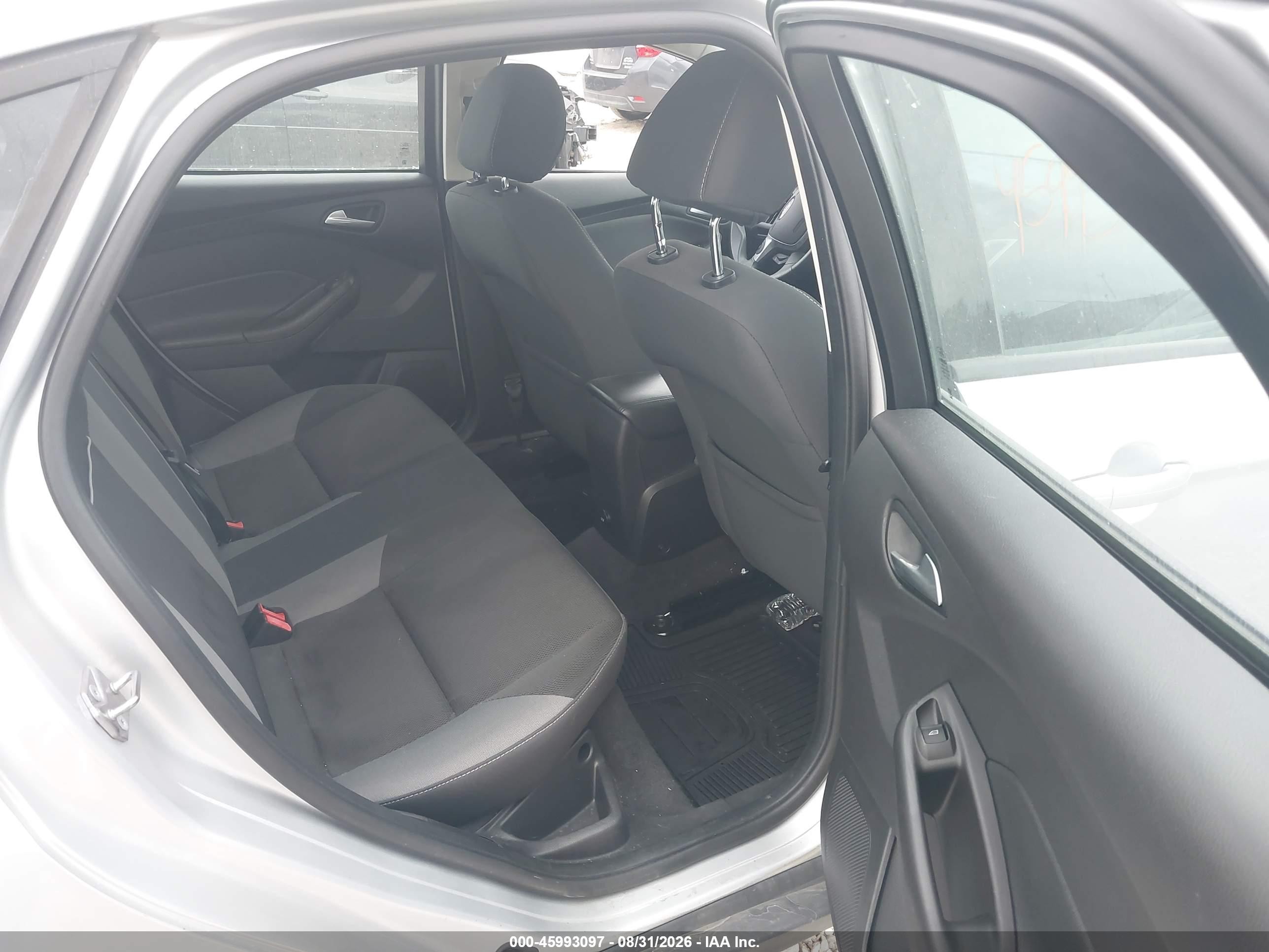 2014 Ford Focus Se Серебряный vin: 1FADP3F27EL382255