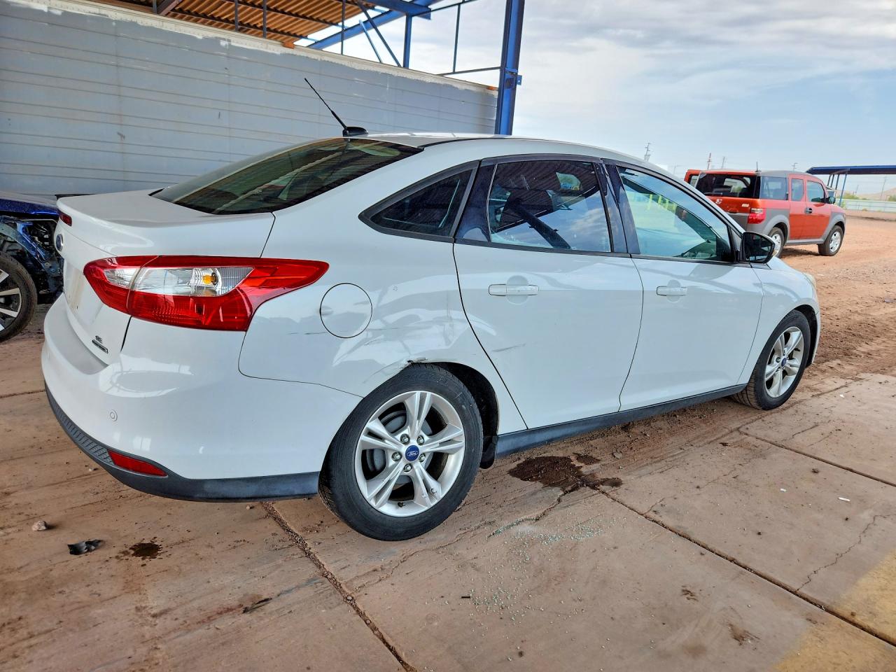 2014 Ford Focus Se Белый vin: 1FADP3F27EL382398