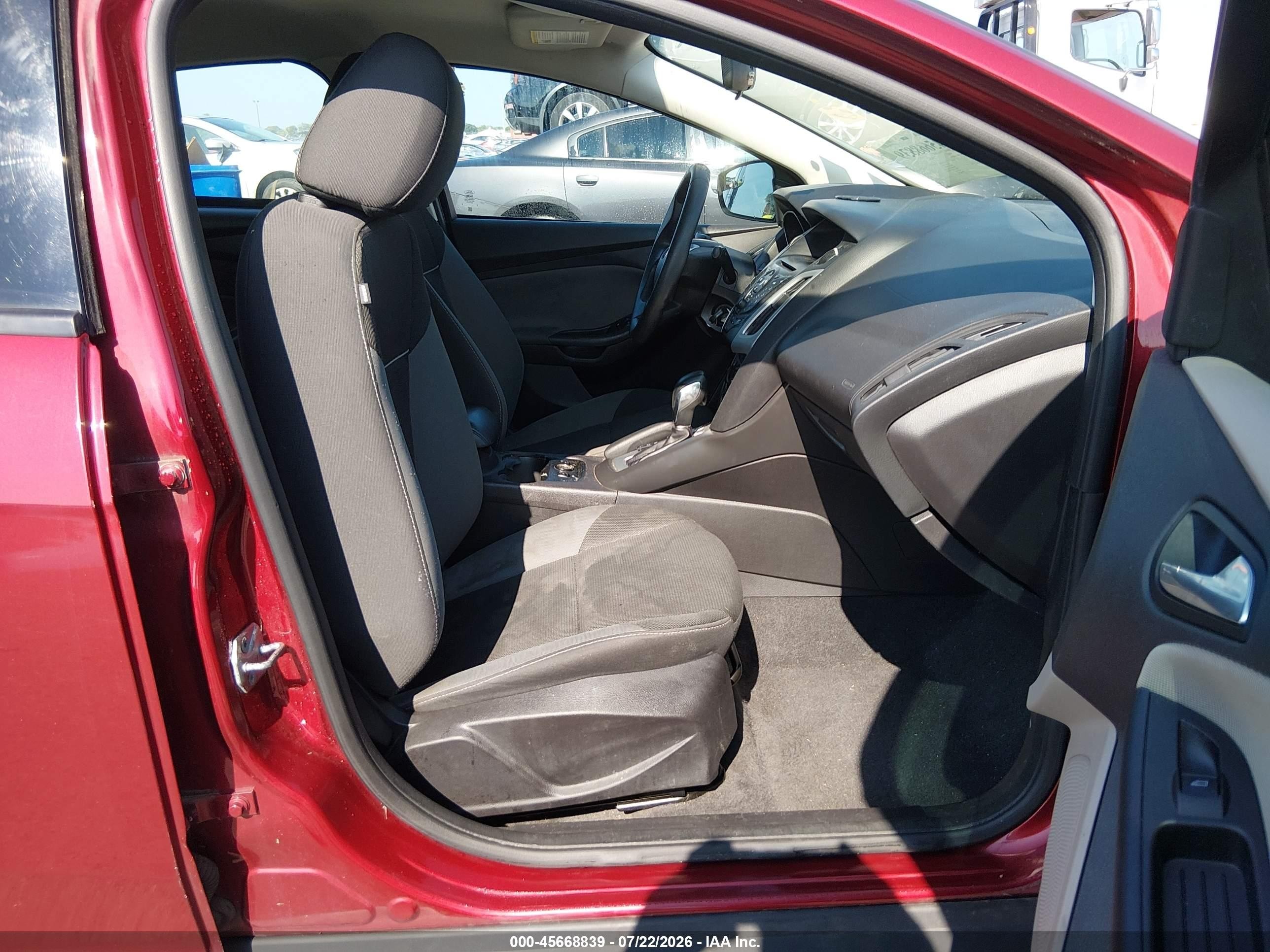 2014 Ford Focus Se Red vin: 1FADP3F27EL388380