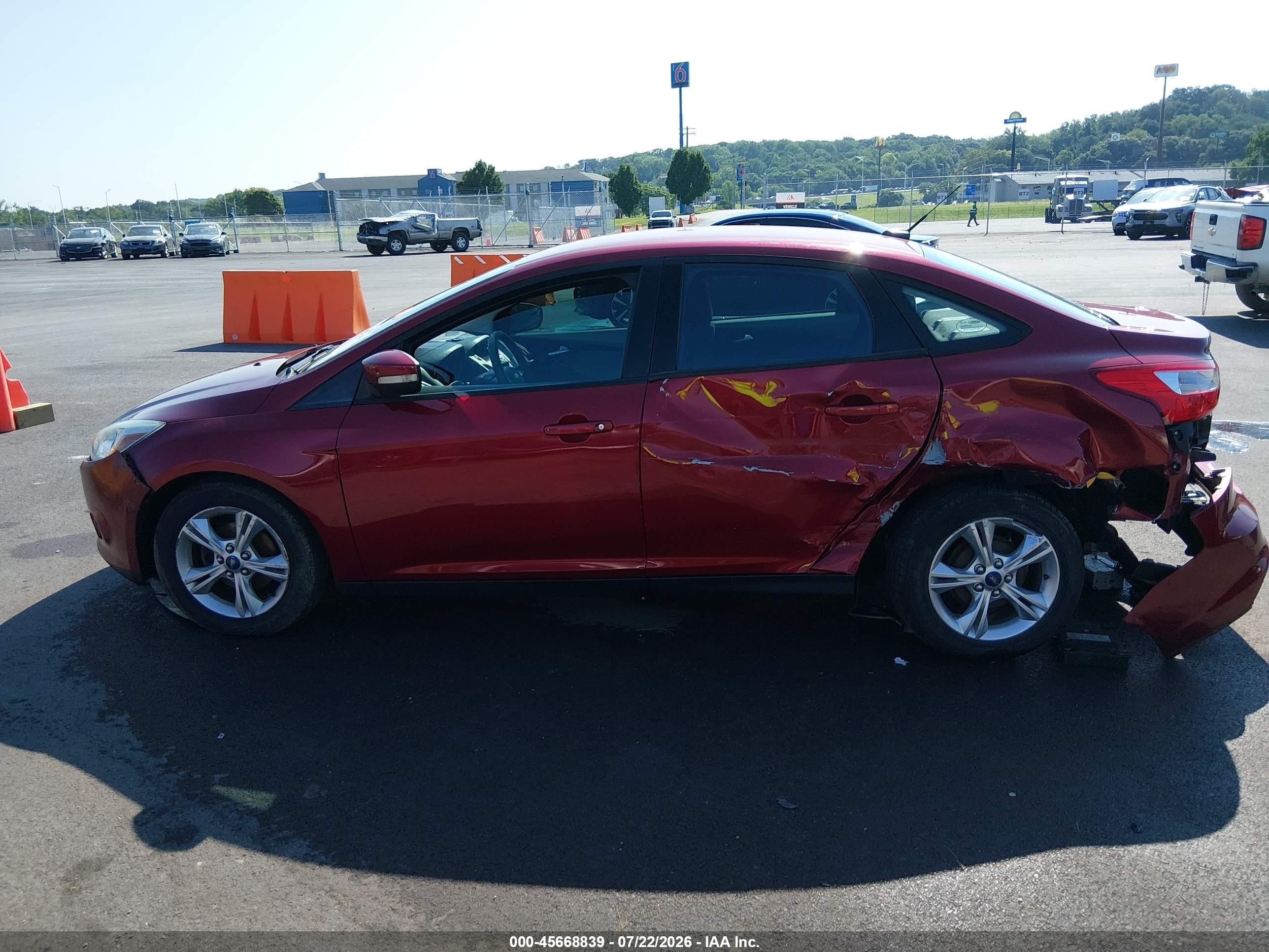 2014 Ford Focus Se Red vin: 1FADP3F27EL388380
