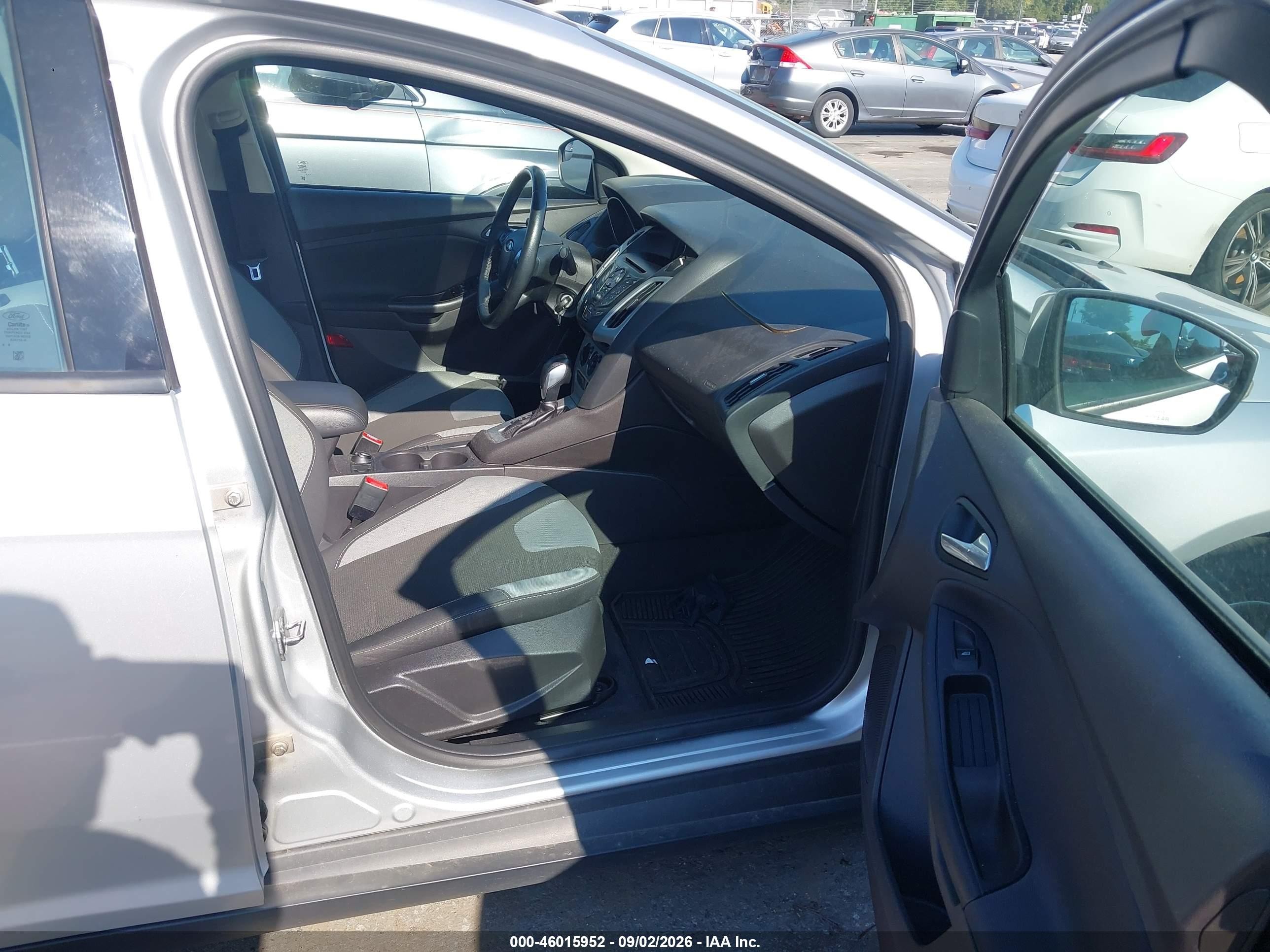 2014 Ford Focus Se Silver vin: 1FADP3F27EL418414