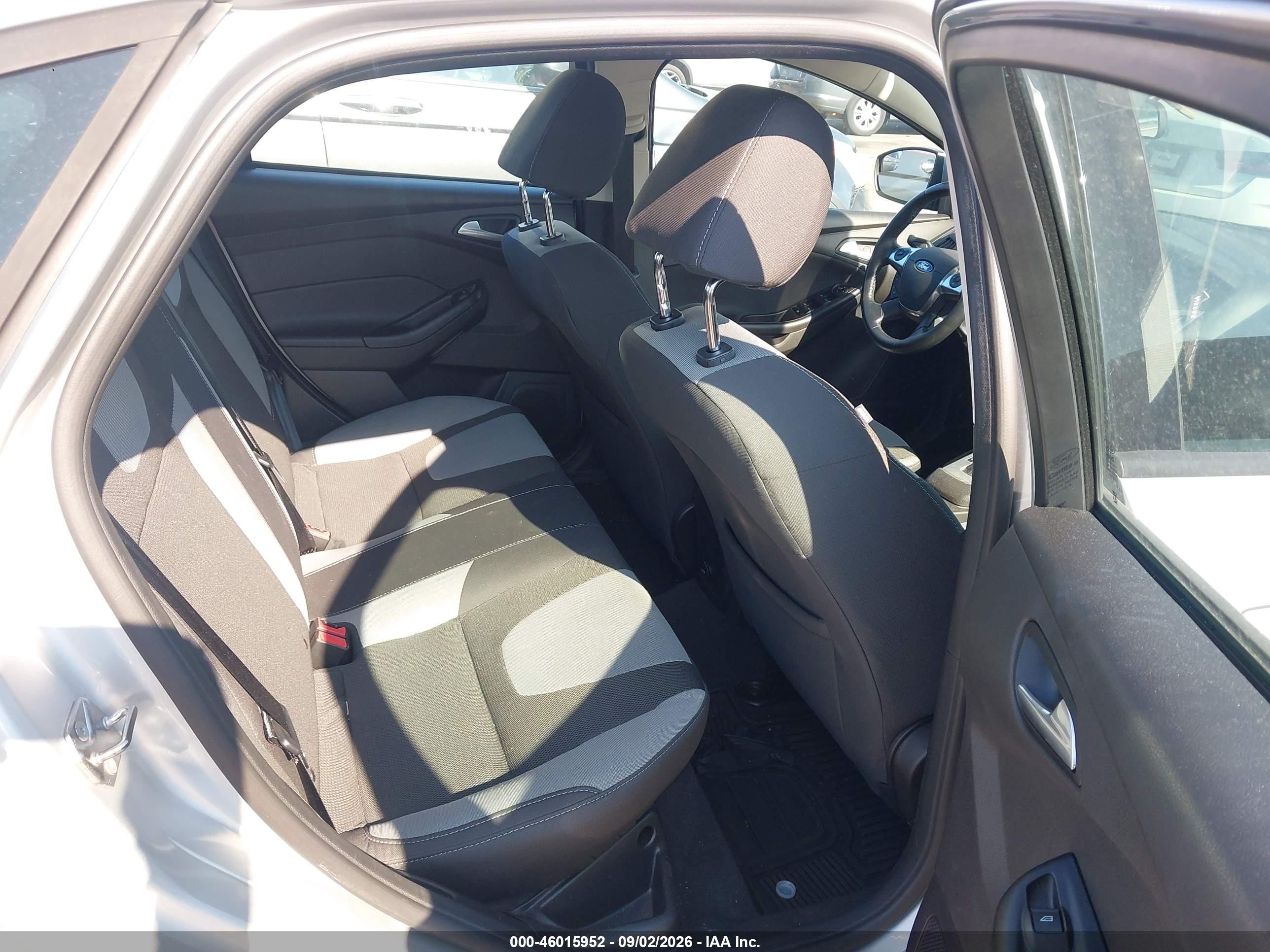 2014 Ford Focus Se Silver vin: 1FADP3F27EL418414
