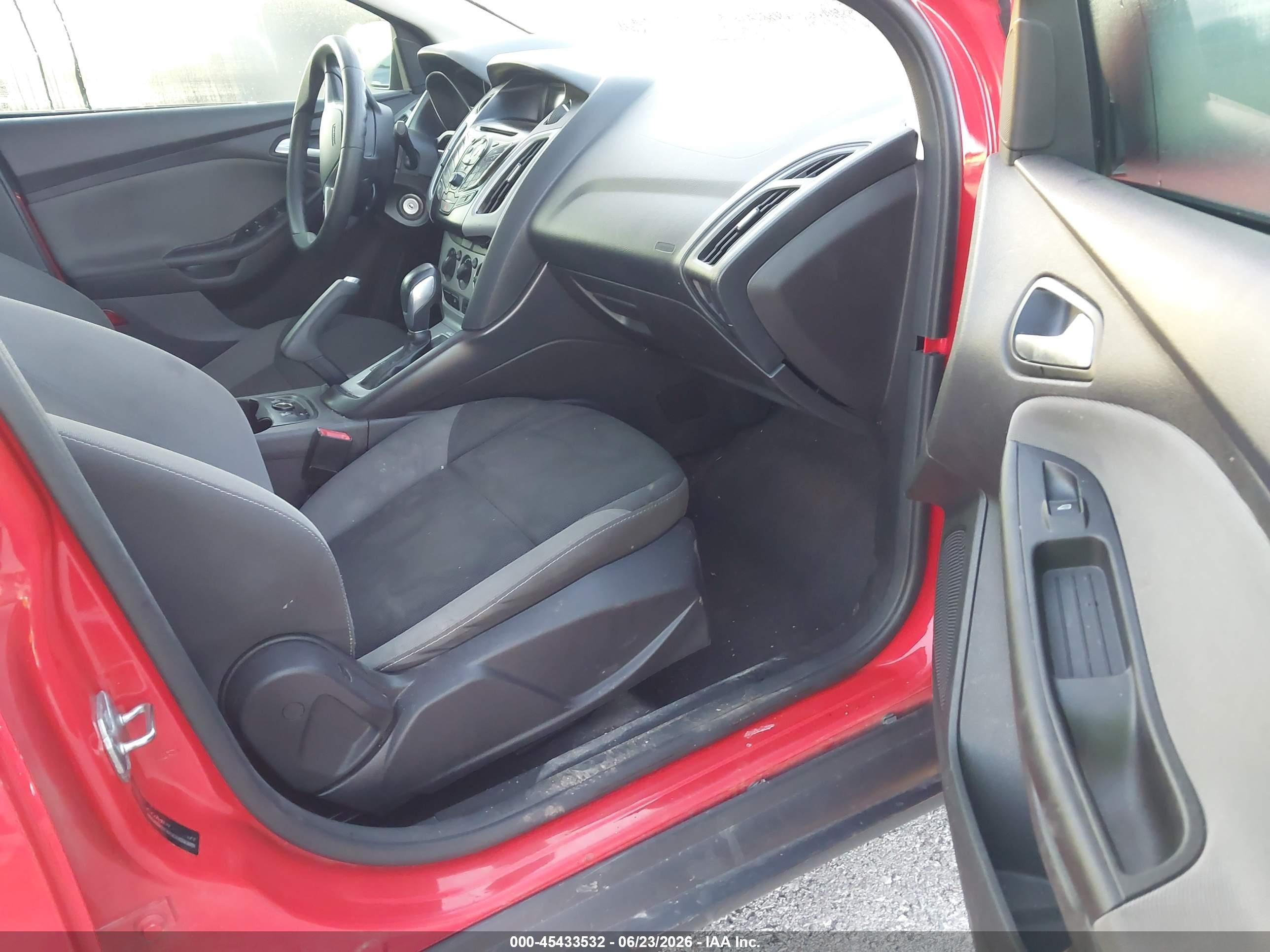 2014 Ford Focus Se Red vin: 1FADP3F27EL437531