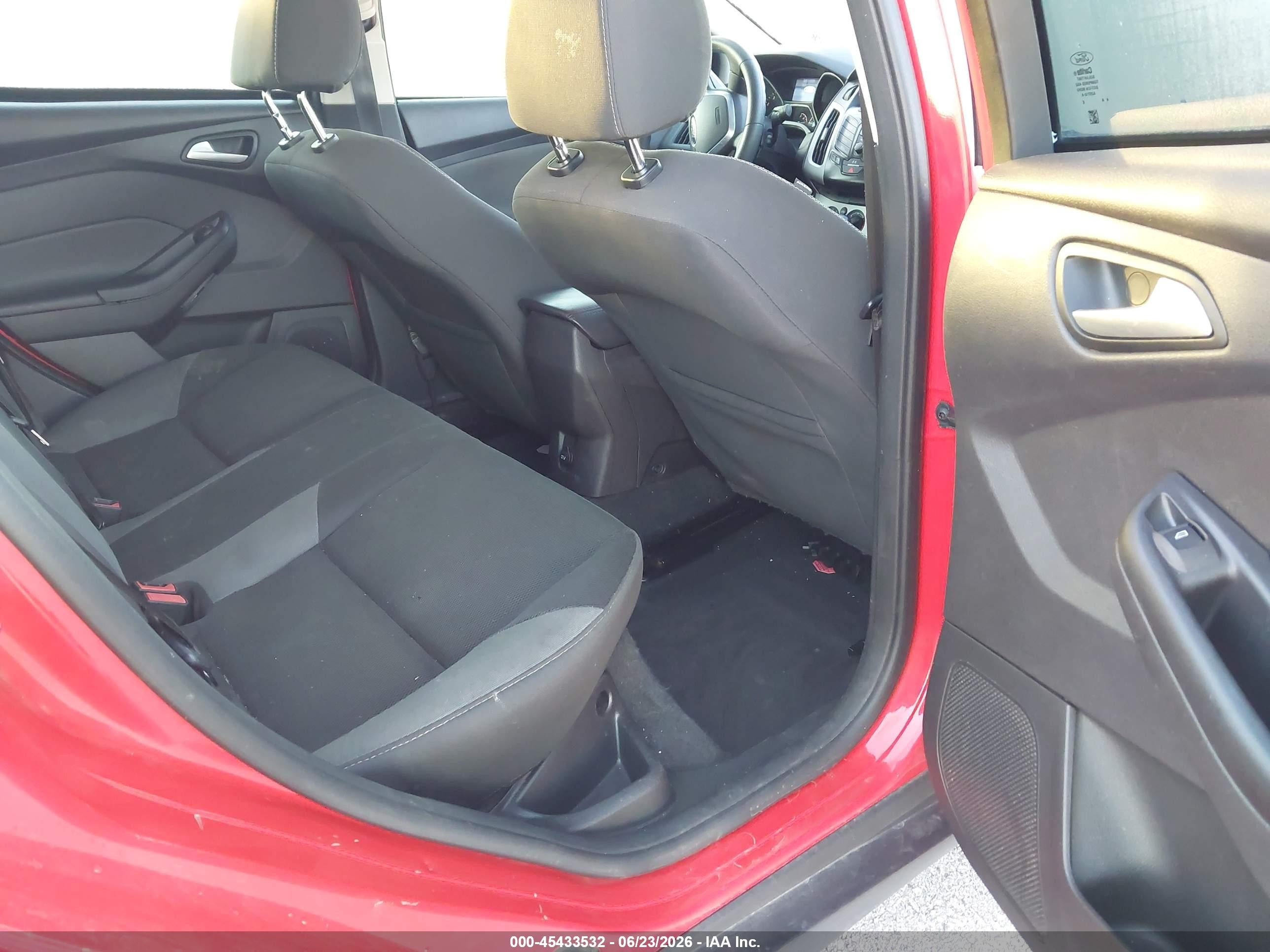2014 Ford Focus Se Red vin: 1FADP3F27EL437531