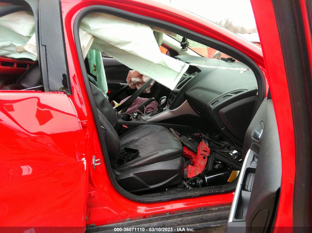 2014 Ford Focus Se Red vin: 1FADP3F27EL440980