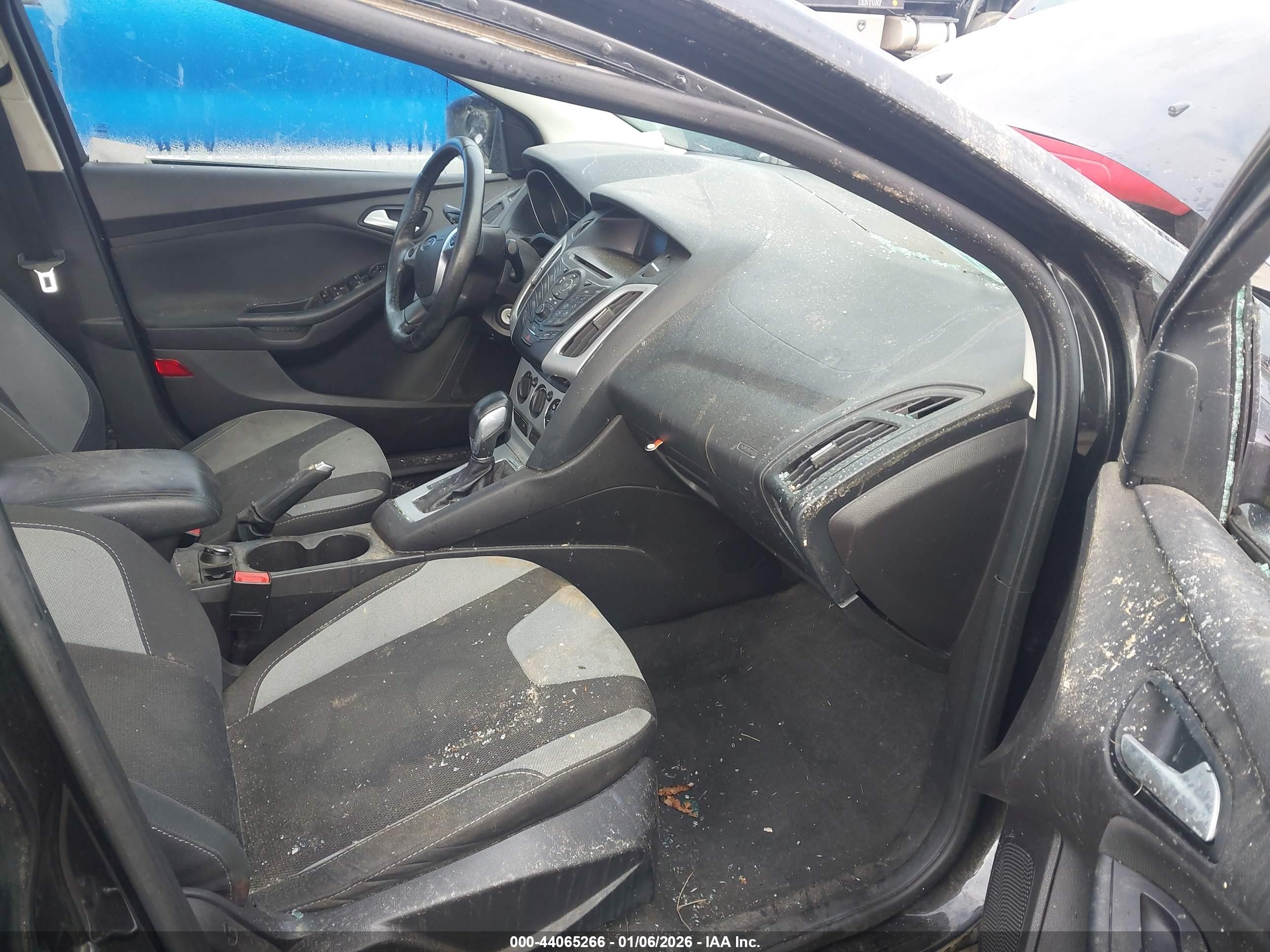 2014 Ford Focus Se Black vin: 1FADP3F27EL447900