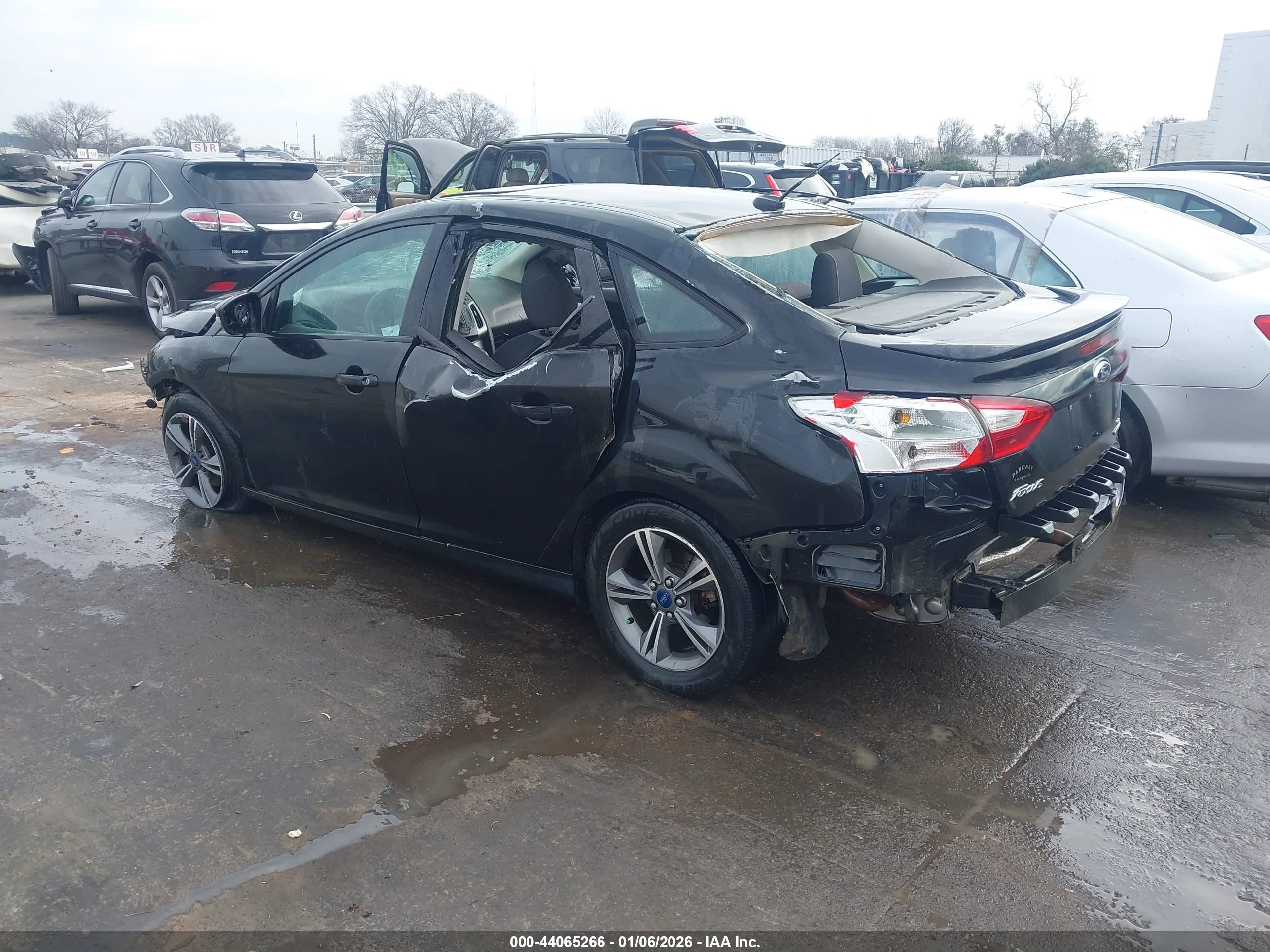 2014 Ford Focus Se Black vin: 1FADP3F27EL447900