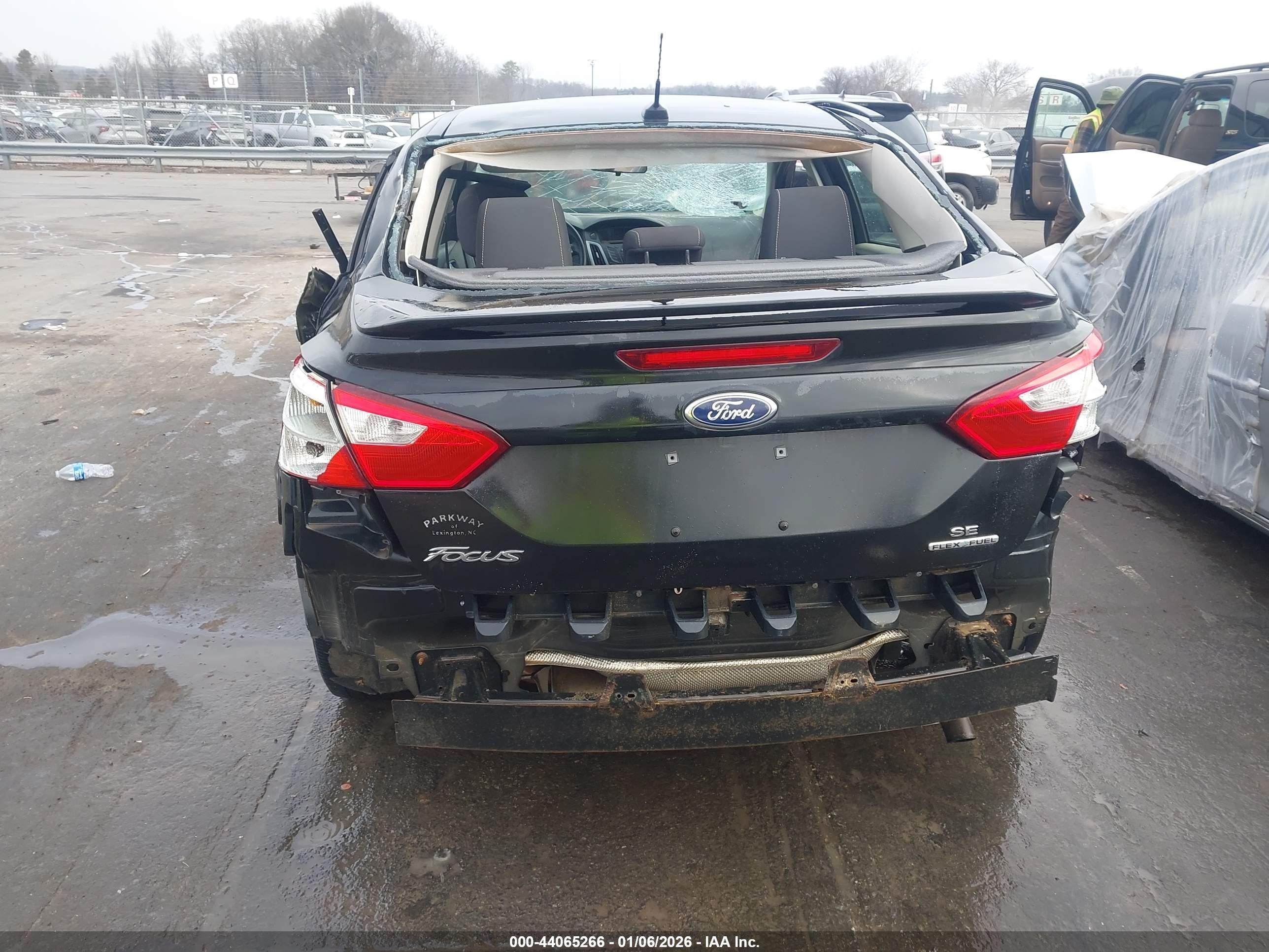 2014 Ford Focus Se Black vin: 1FADP3F27EL447900