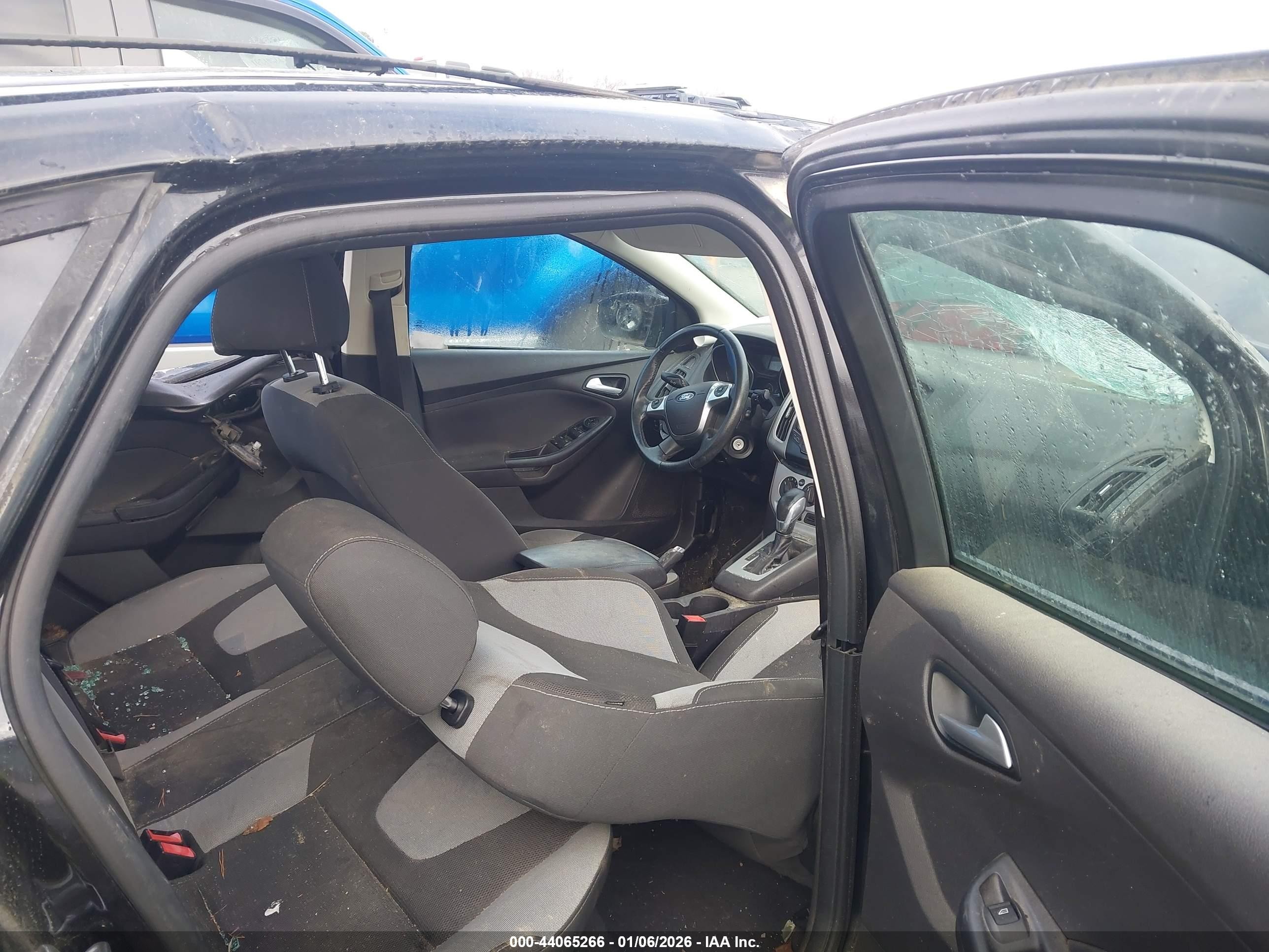 2014 Ford Focus Se Black vin: 1FADP3F27EL447900