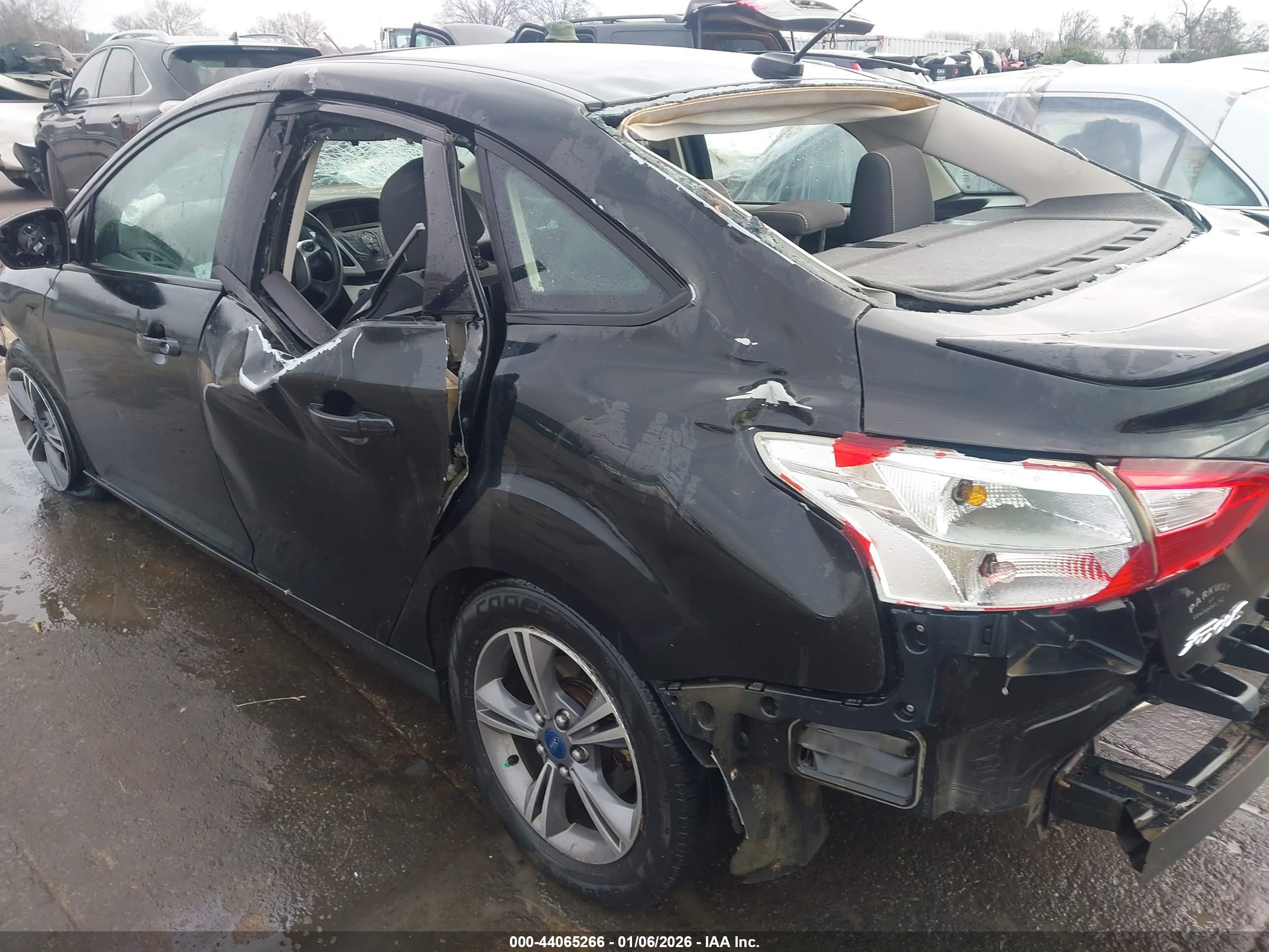 2014 Ford Focus Se Black vin: 1FADP3F27EL447900