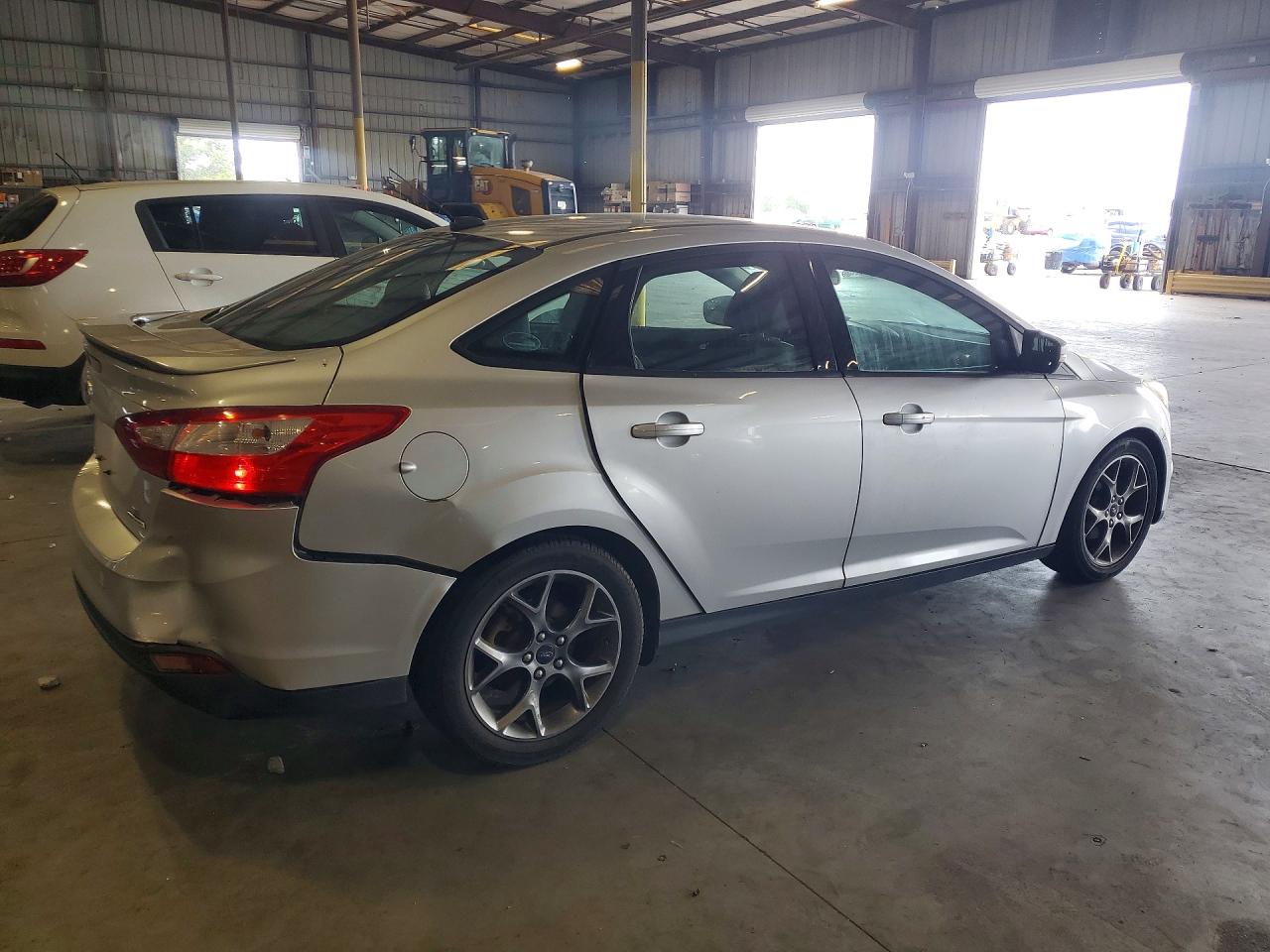 2014 Ford Focus Se Silver vin: 1FADP3F27EL448111