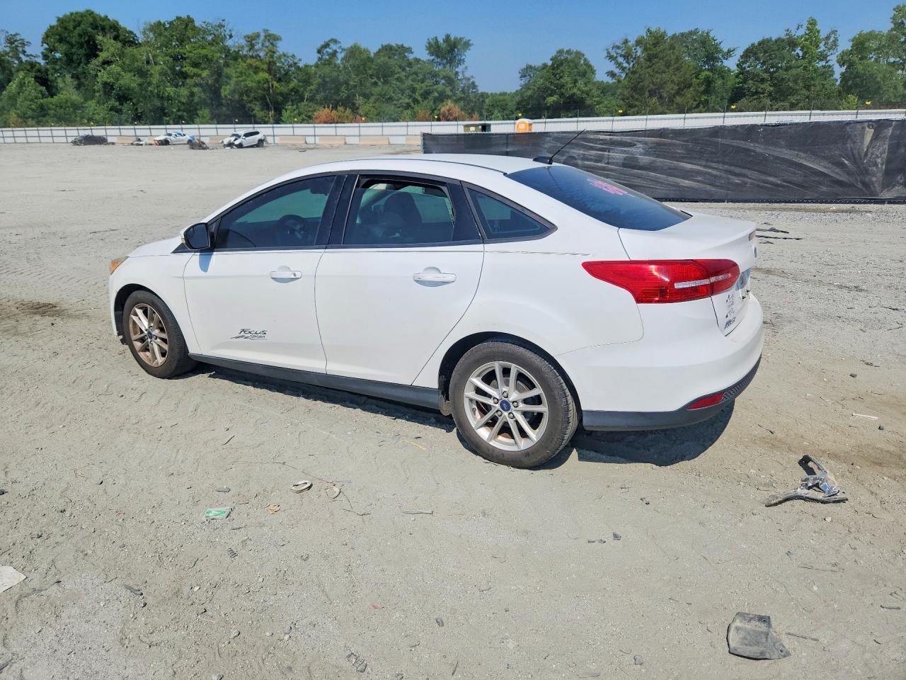 2015 Ford Focus Se White vin: 1FADP3F27FL205738