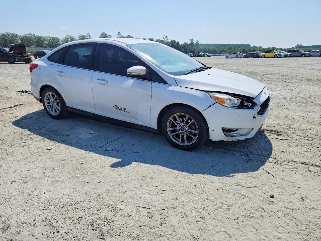 2015 Ford Focus Se White vin: 1FADP3F27FL205738