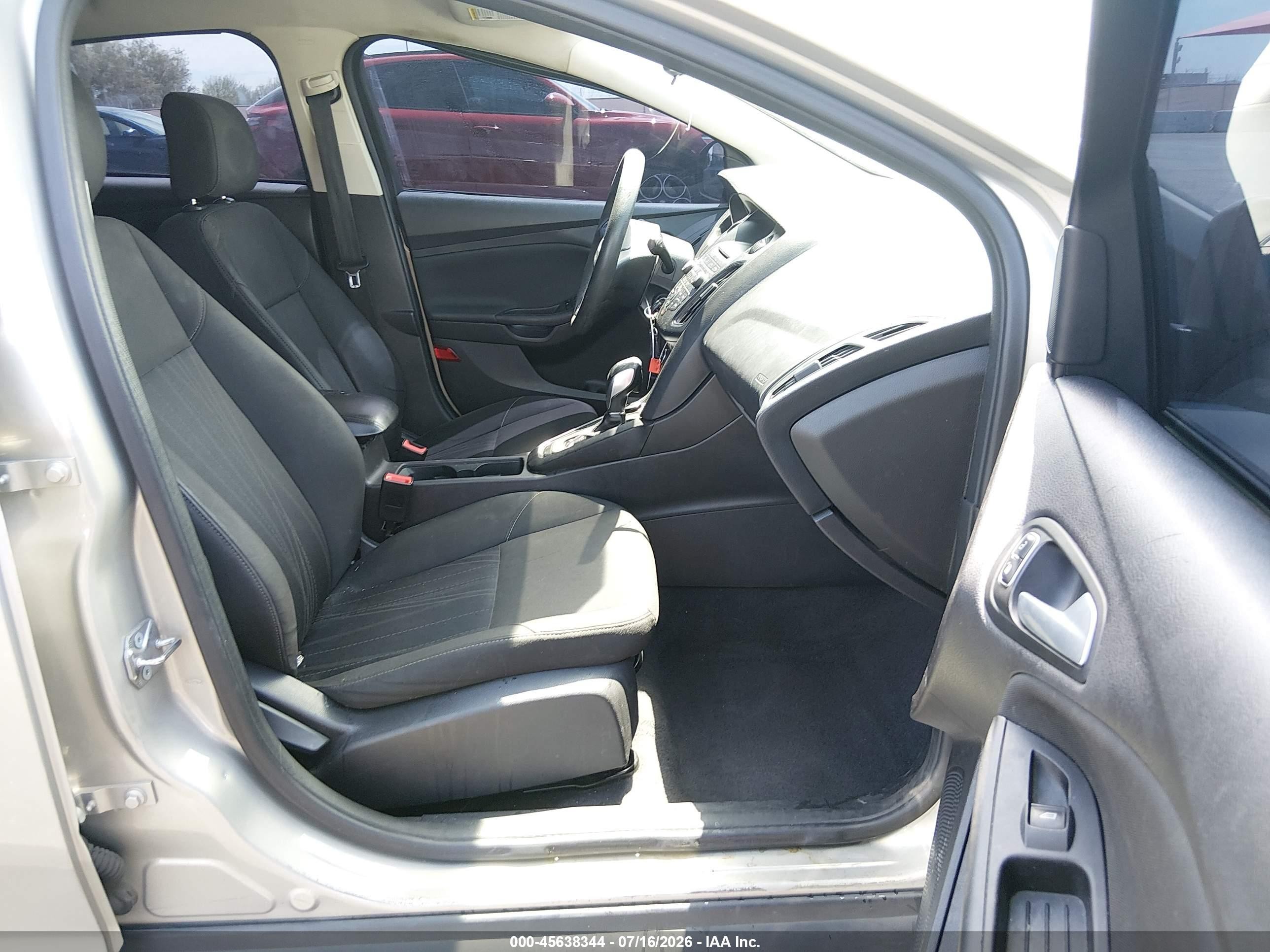 2015 Ford Focus Se Beige vin: 1FADP3F27FL209661