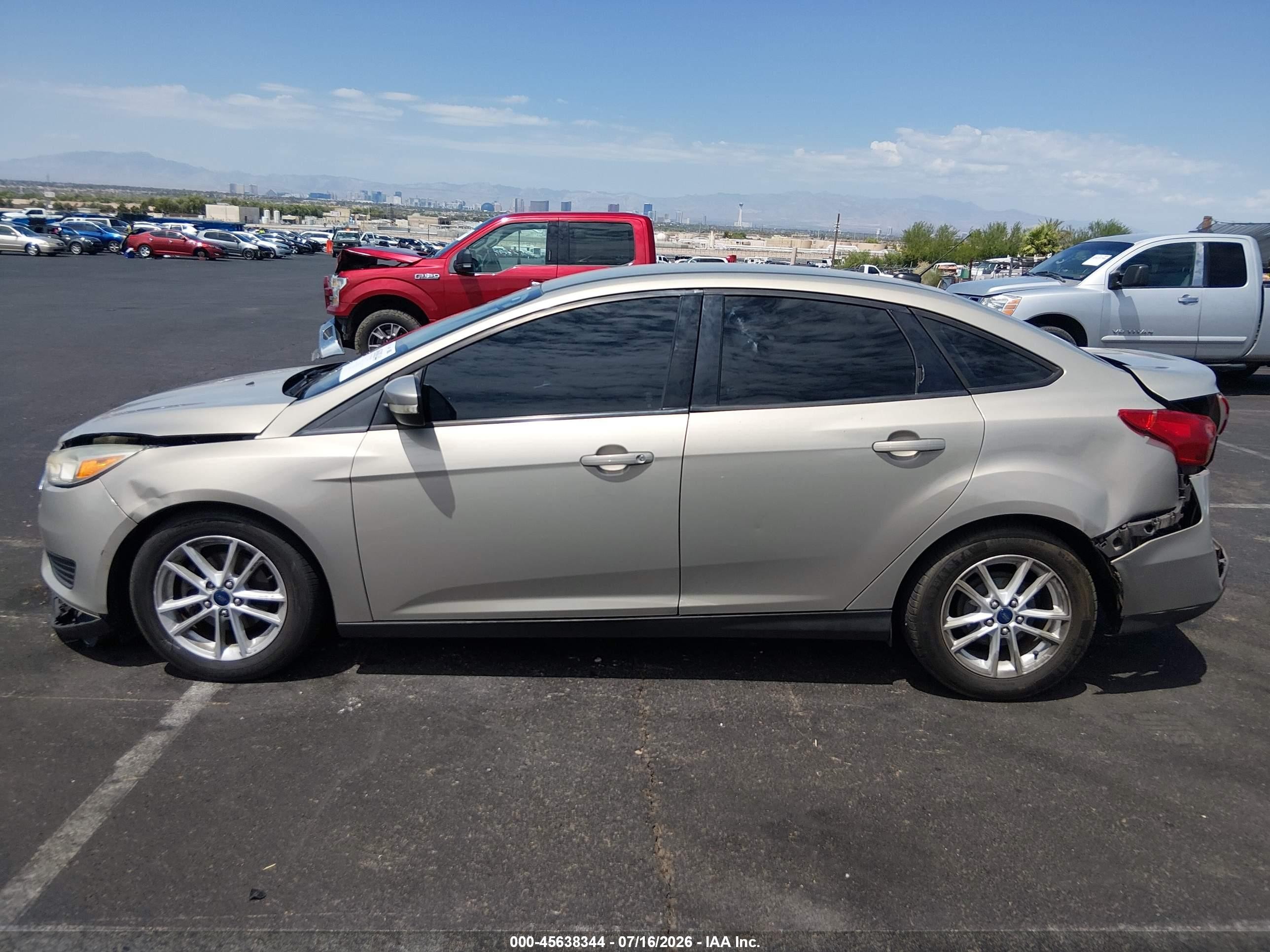 2015 Ford Focus Se Beige vin: 1FADP3F27FL209661