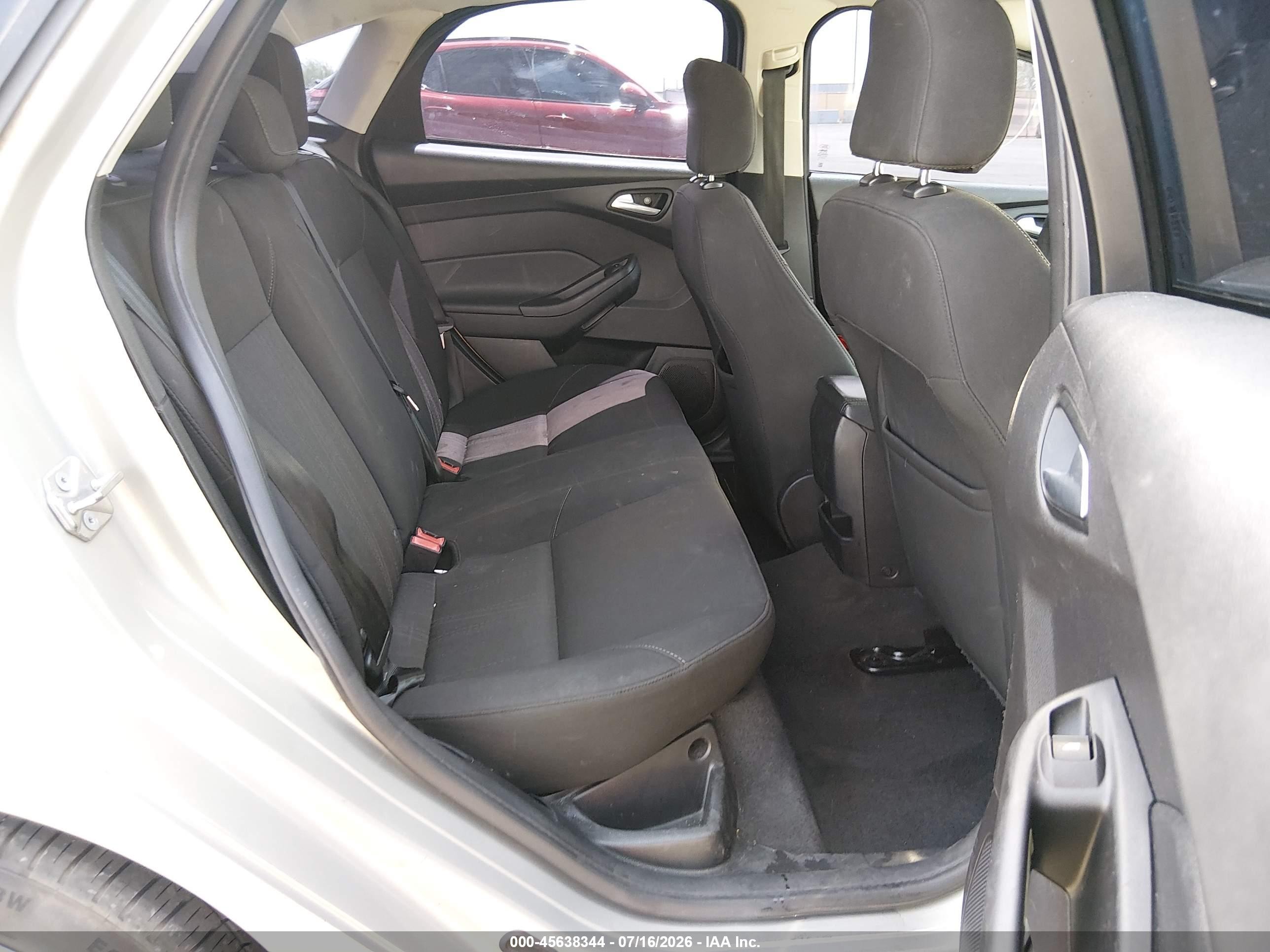 2015 Ford Focus Se Beige vin: 1FADP3F27FL209661