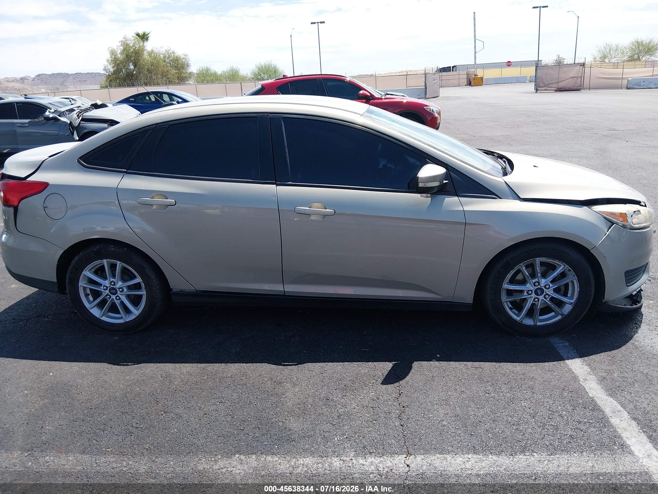 2015 Ford Focus Se Beige vin: 1FADP3F27FL209661