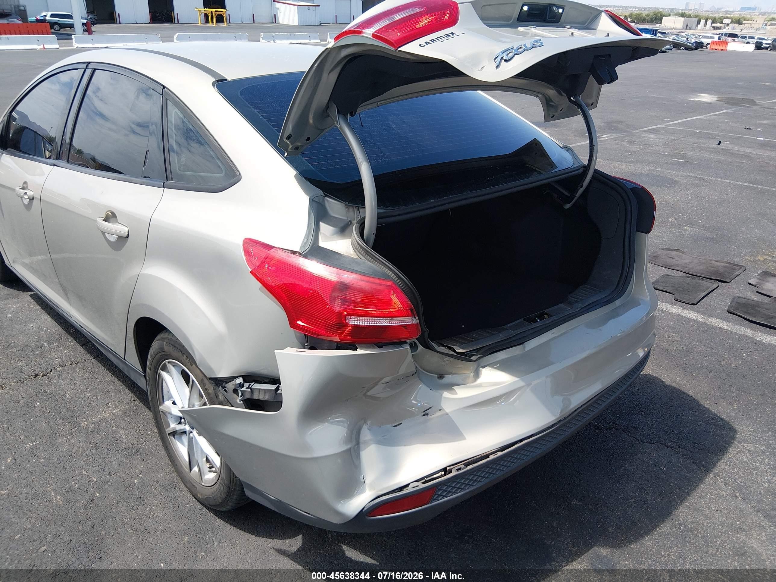 2015 Ford Focus Se Beige vin: 1FADP3F27FL209661