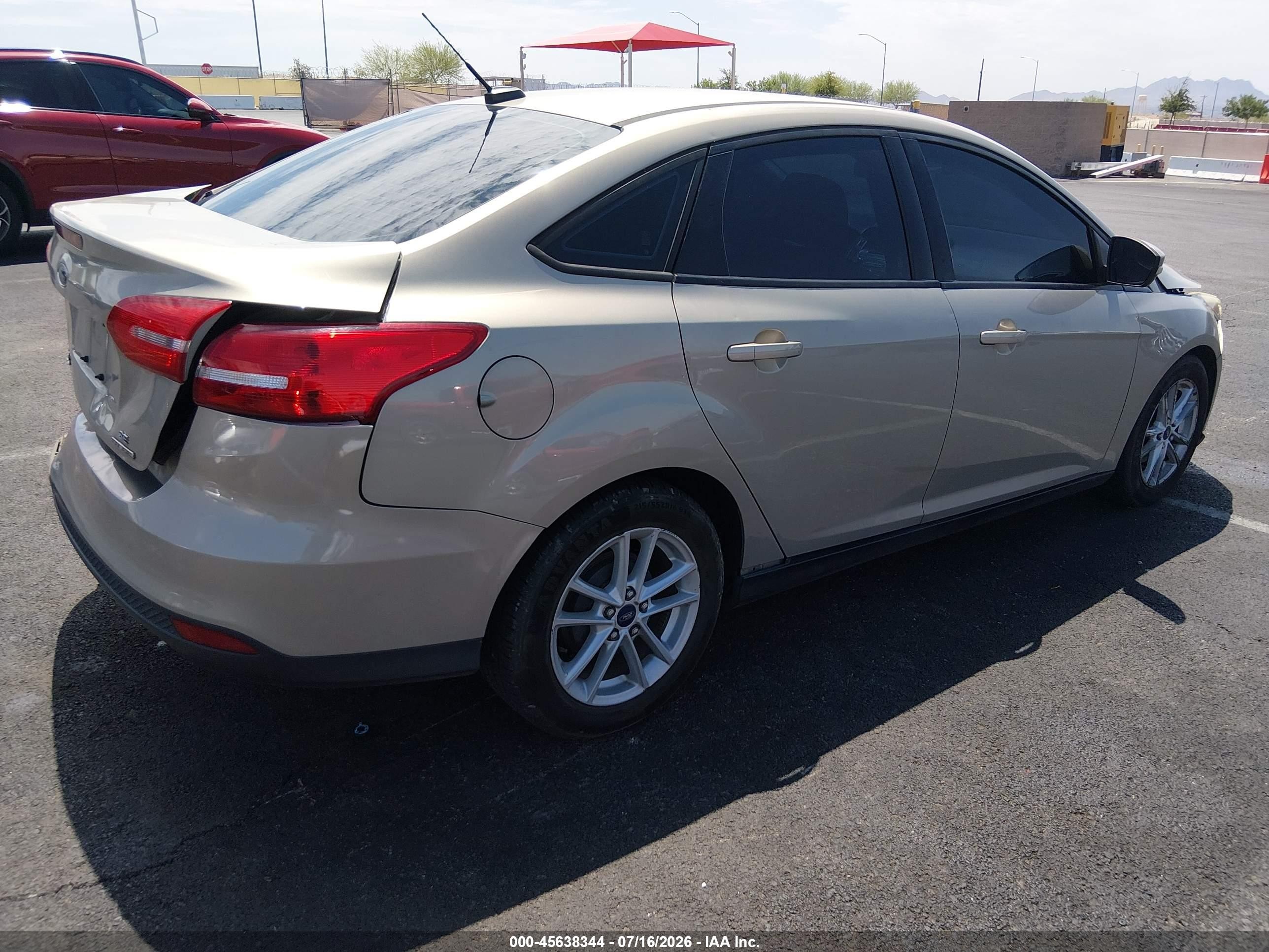 2015 Ford Focus Se Beige vin: 1FADP3F27FL209661