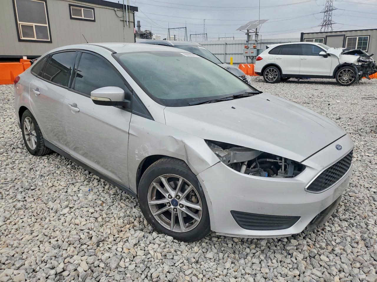 2015 Ford Focus Se Silver vin: 1FADP3F27FL220420