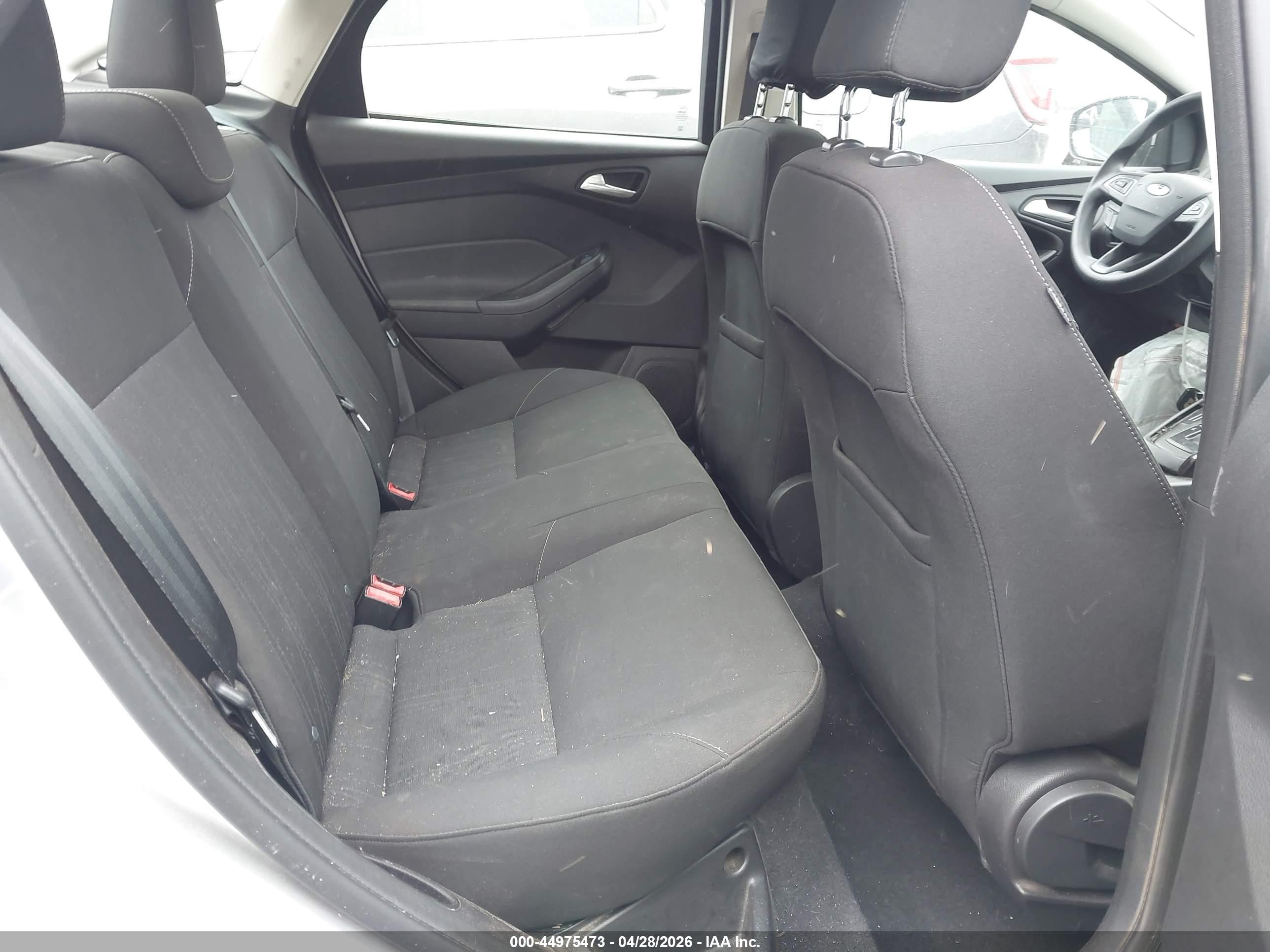 2015 Ford Focus Se Серый vin: 1FADP3F27FL234088
