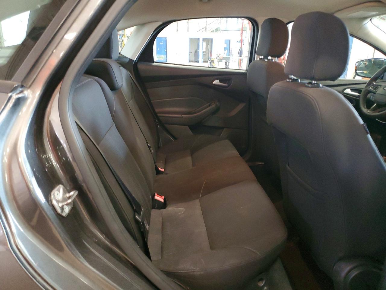 2015 Ford Focus Se Gray vin: 1FADP3F27FL243387