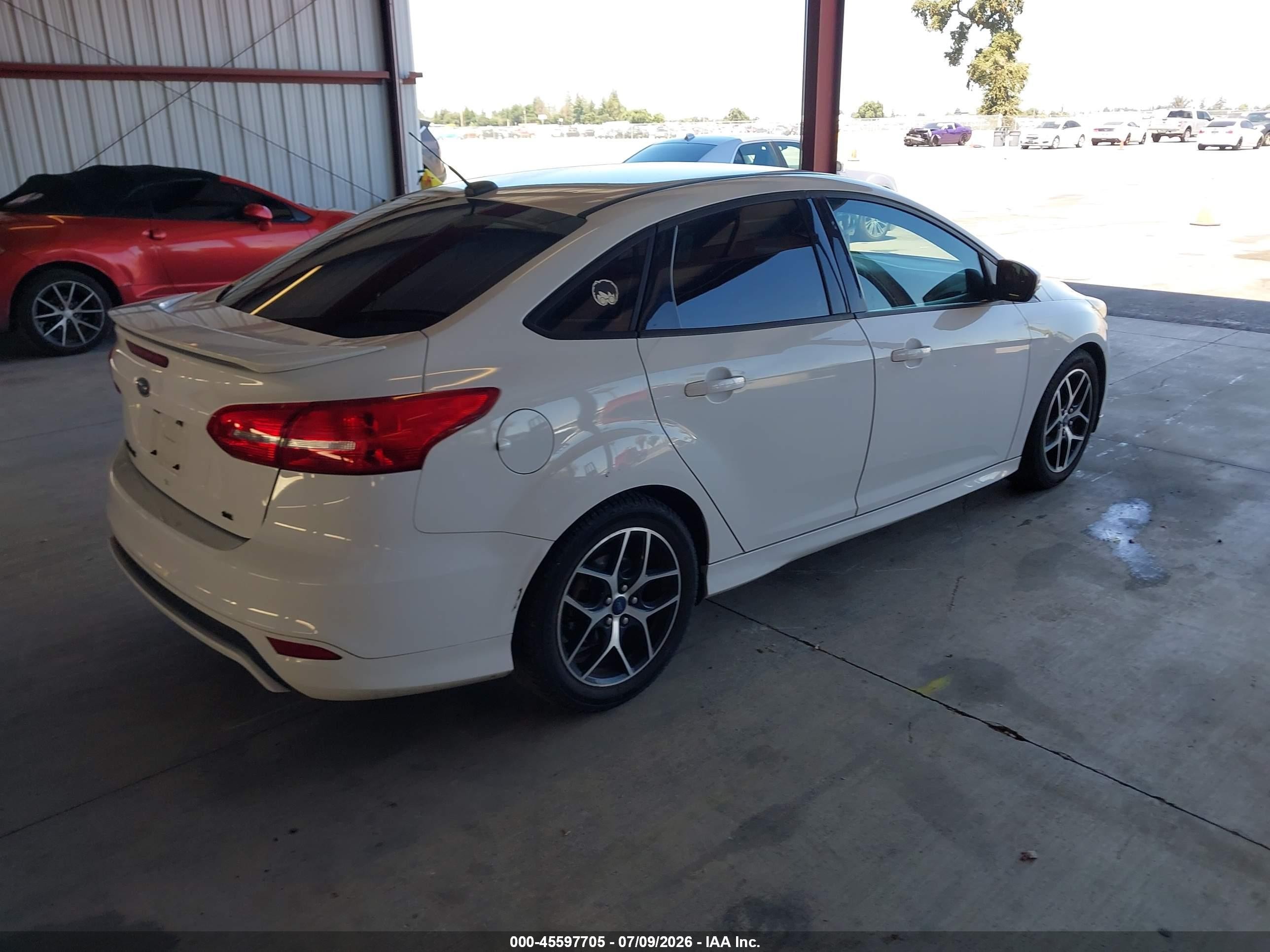 2015 Ford Focus Se White vin: 1FADP3F27FL248797