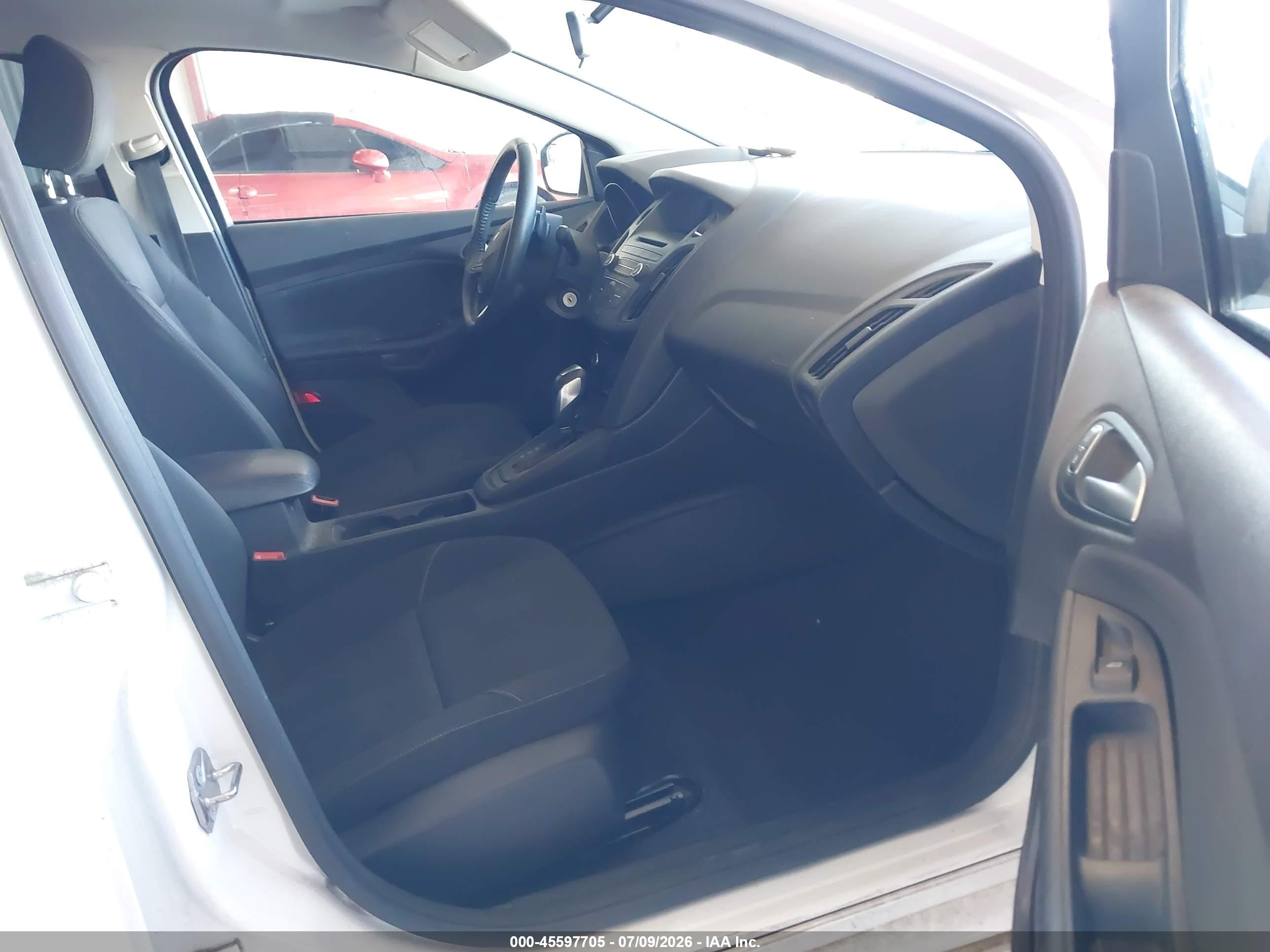 2015 Ford Focus Se White vin: 1FADP3F27FL248797