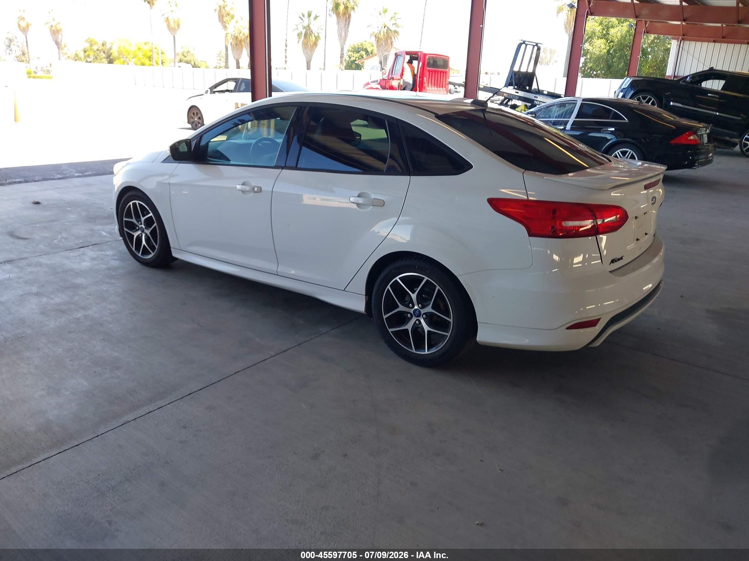 2015 Ford Focus Se White vin: 1FADP3F27FL248797