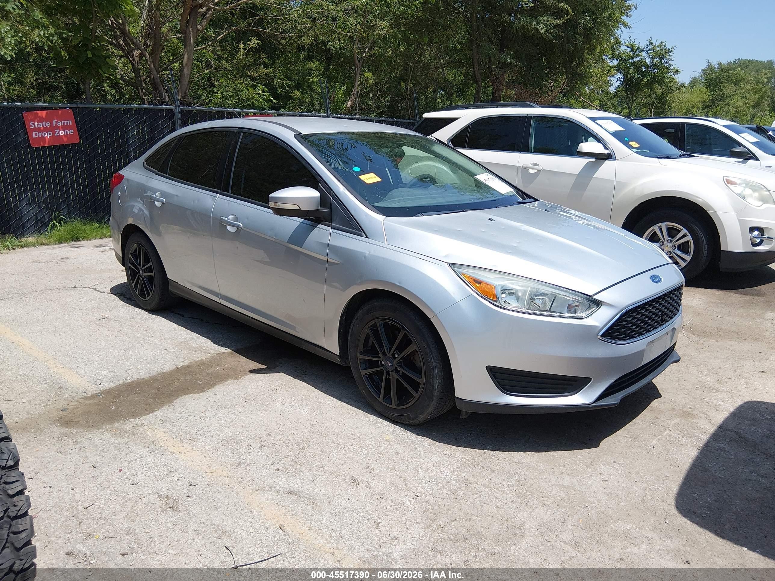2015 Ford Focus Se Серебряный vin: 1FADP3F27FL255507