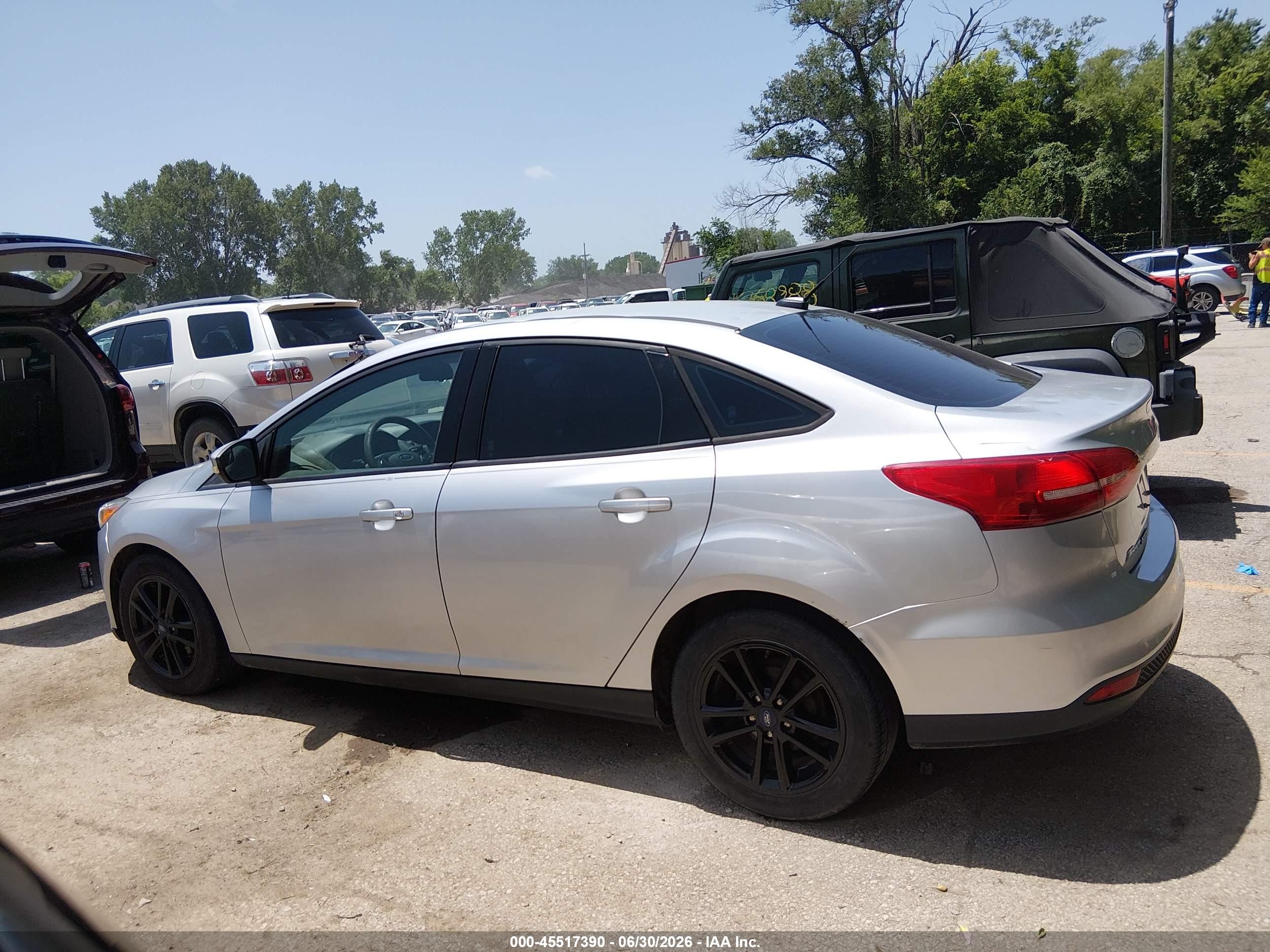2015 Ford Focus Se Серебряный vin: 1FADP3F27FL255507
