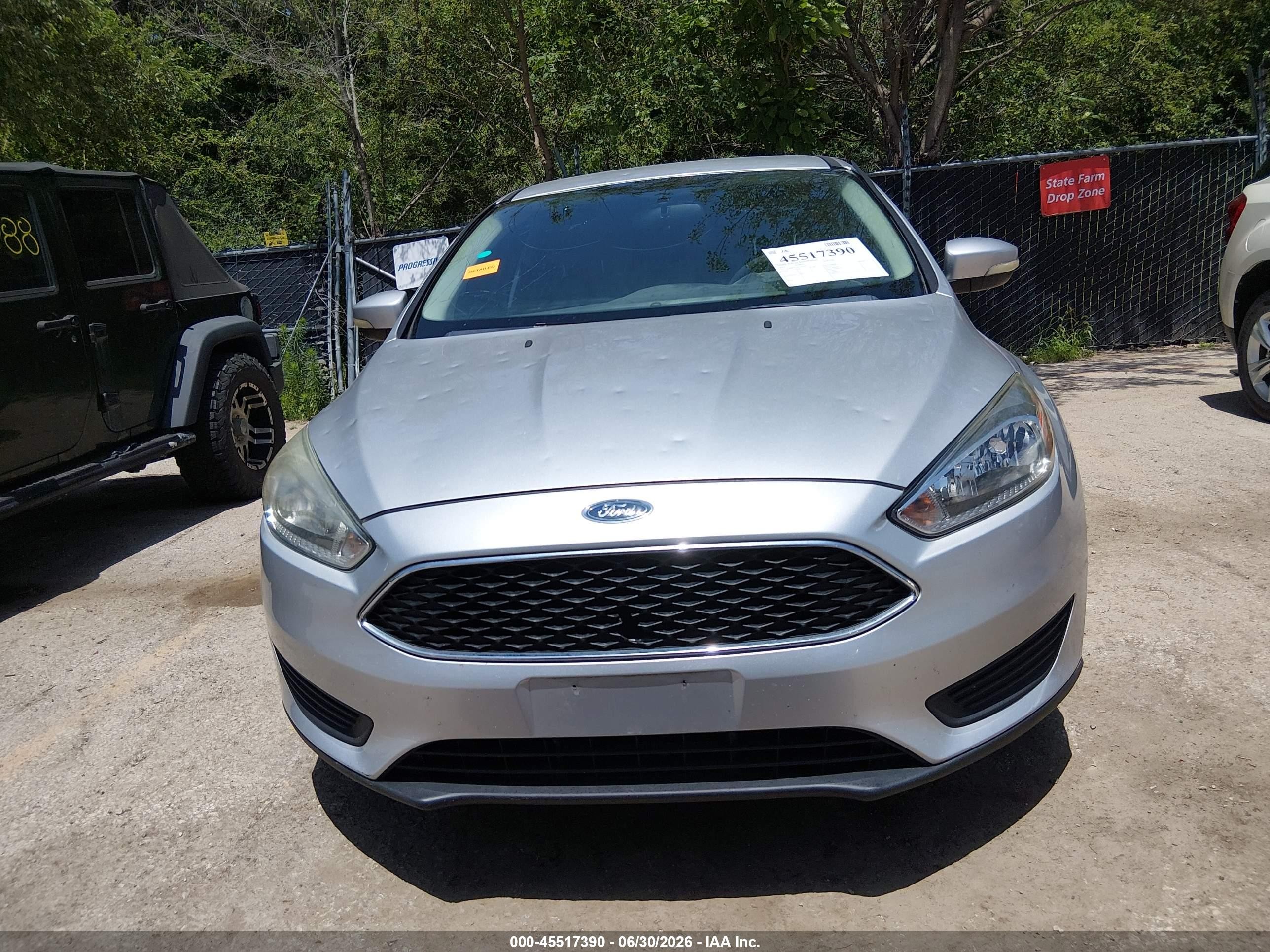 2015 Ford Focus Se Серебряный vin: 1FADP3F27FL255507