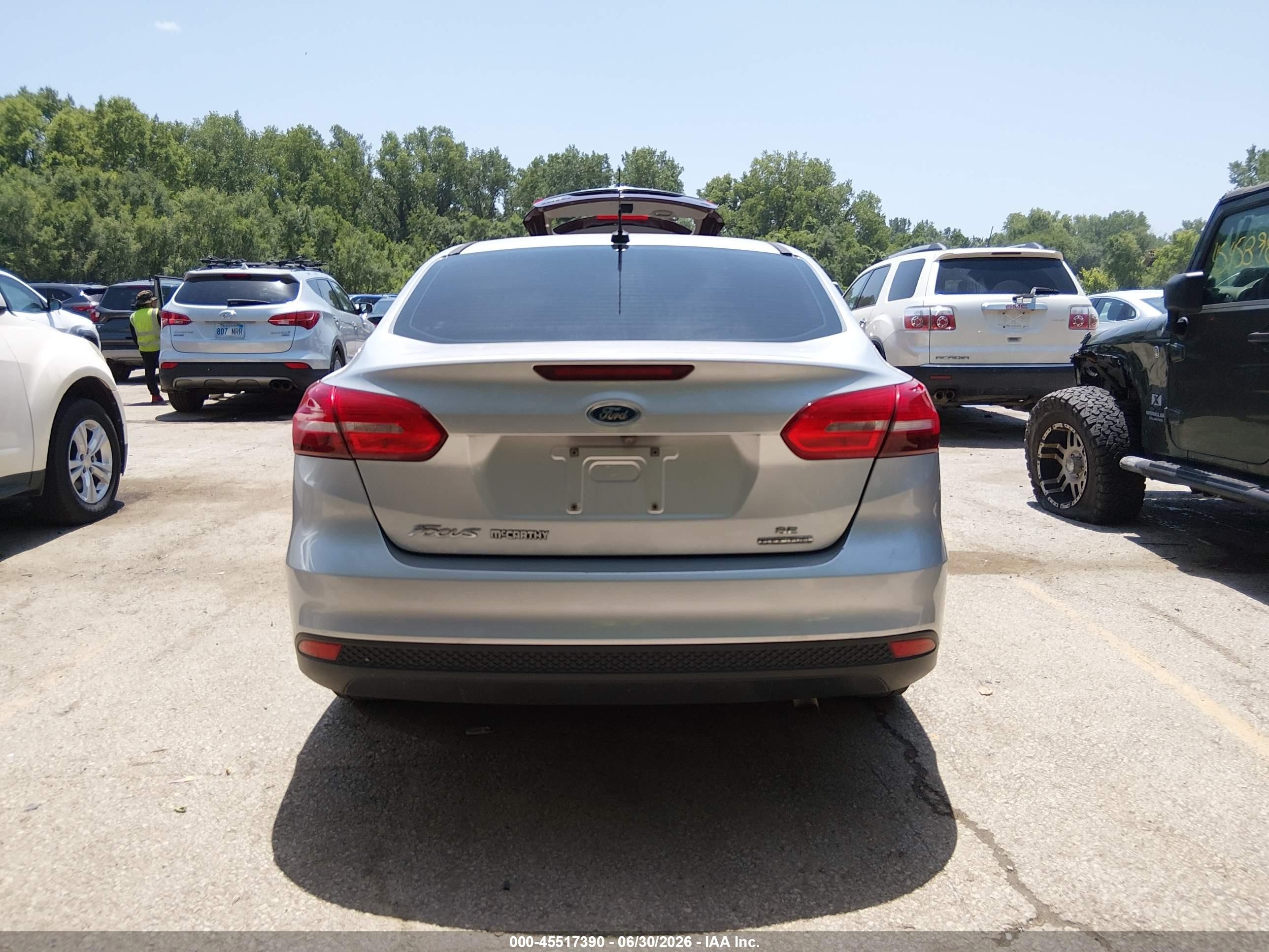 2015 Ford Focus Se Серебряный vin: 1FADP3F27FL255507