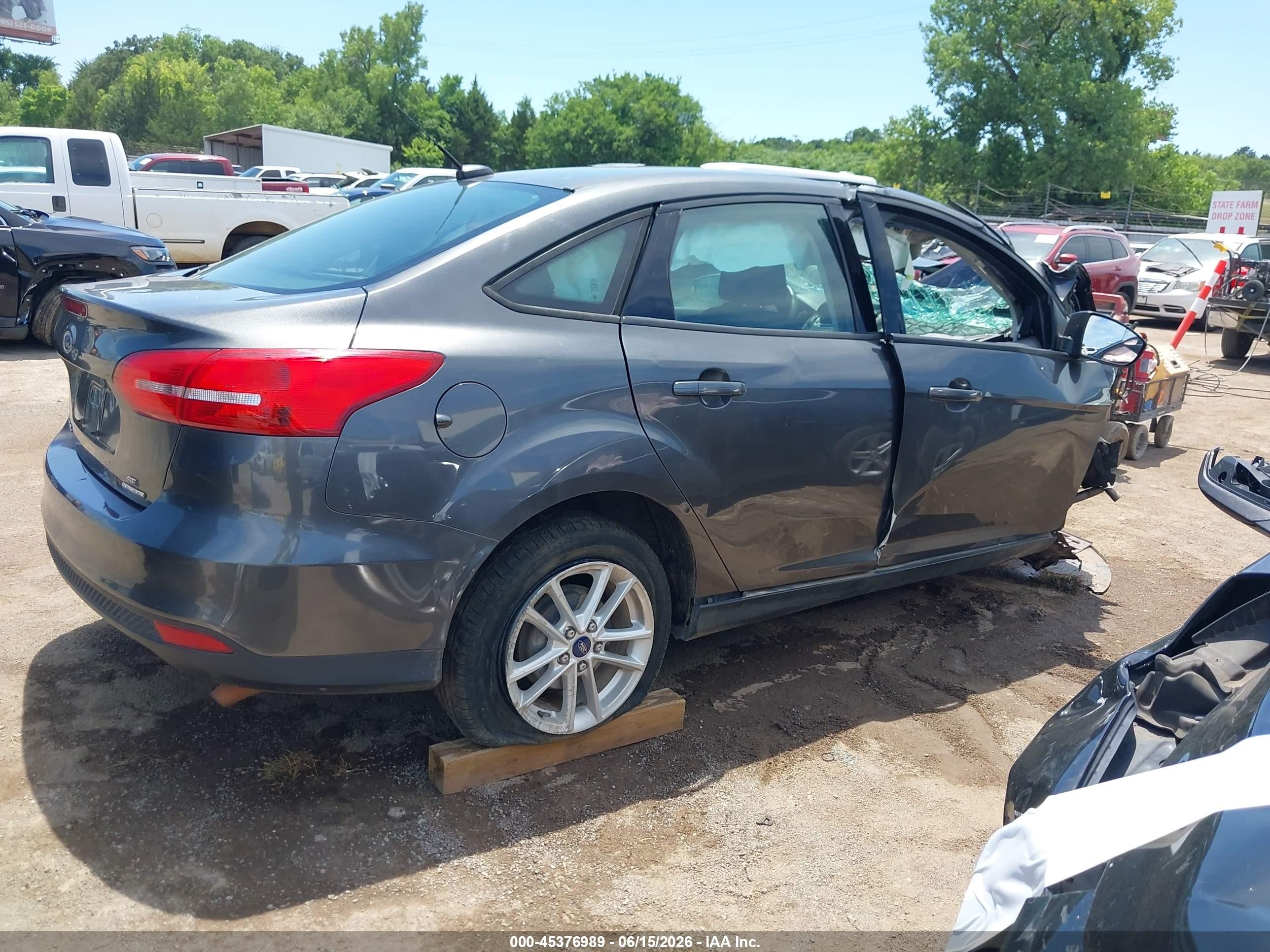 2015 Ford Focus Se Серый vin: 1FADP3F27FL255541