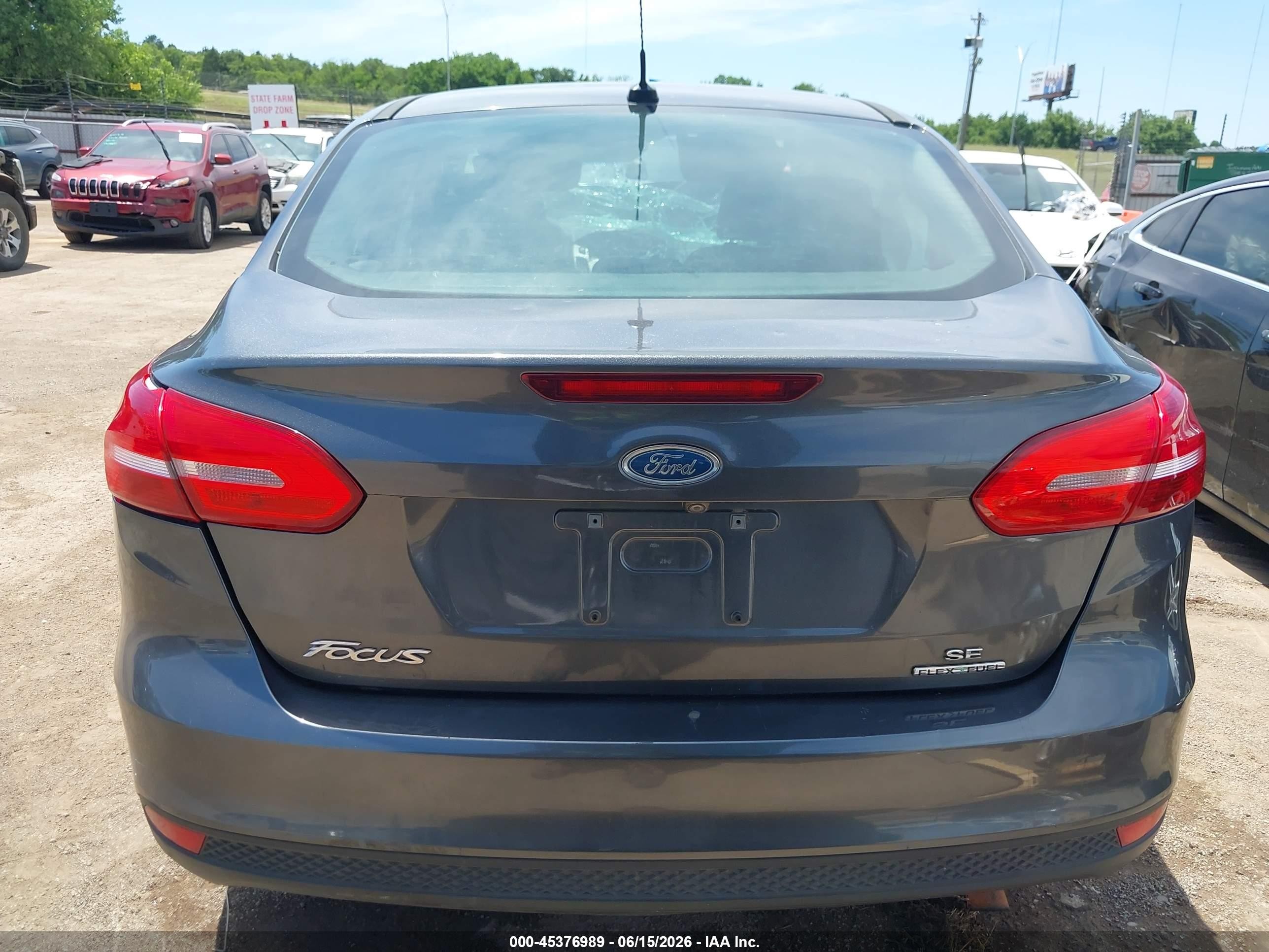 2015 Ford Focus Se Серый vin: 1FADP3F27FL255541