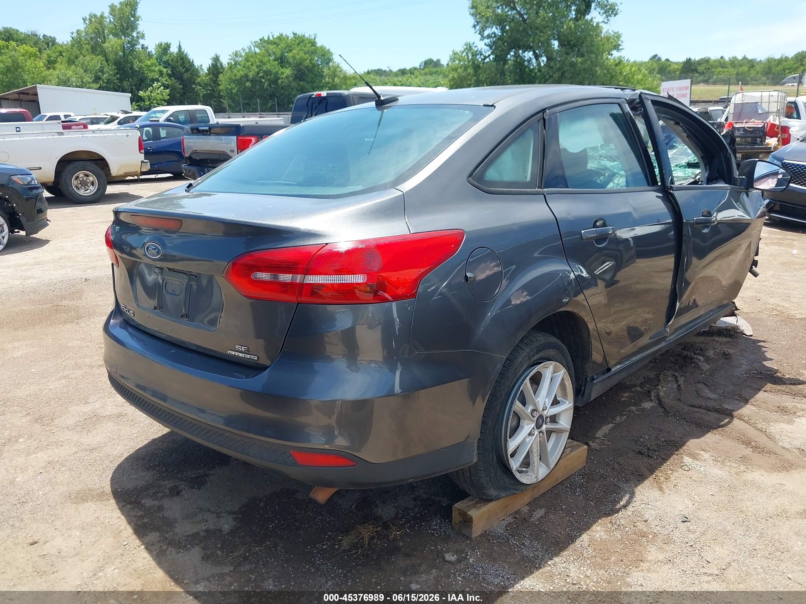 2015 Ford Focus Se Серый vin: 1FADP3F27FL255541
