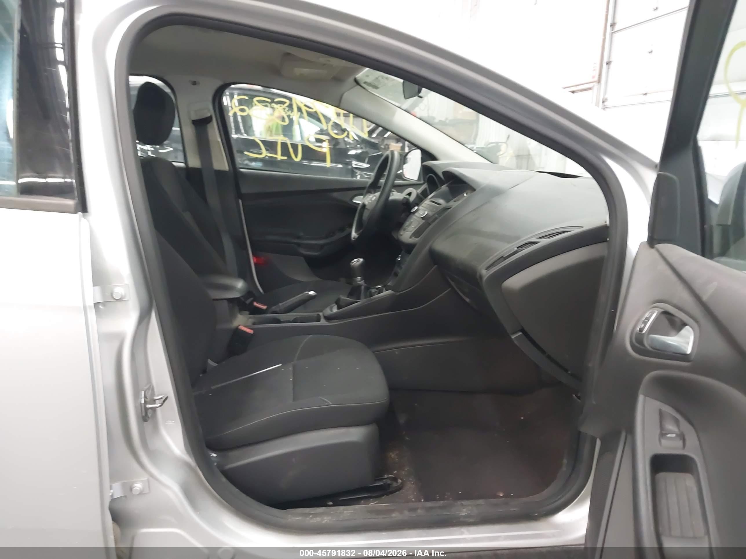 2015 Ford Focus Se Silver vin: 1FADP3F27FL259041
