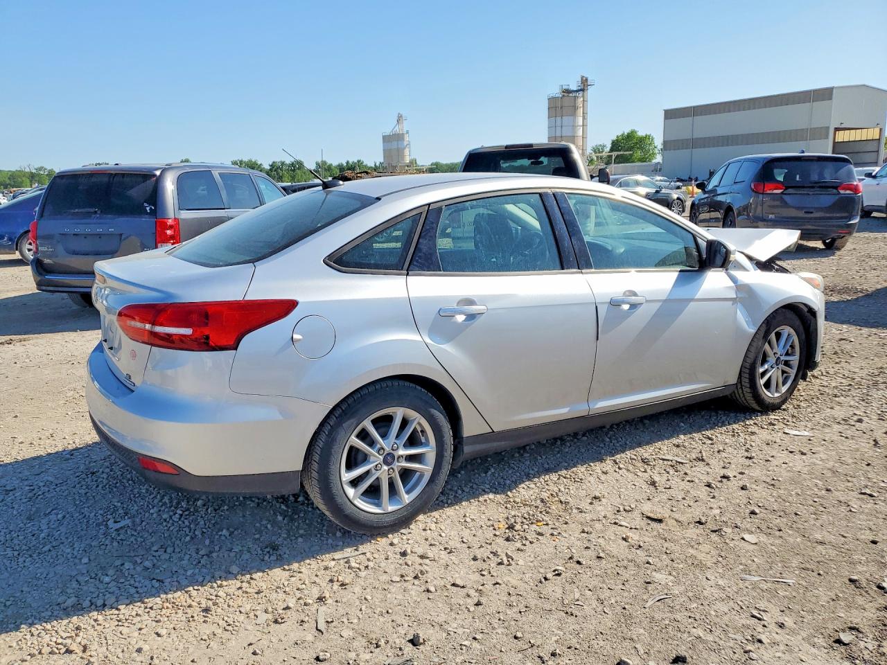 2015 Ford Focus Se Серебряный vin: 1FADP3F27FL270931