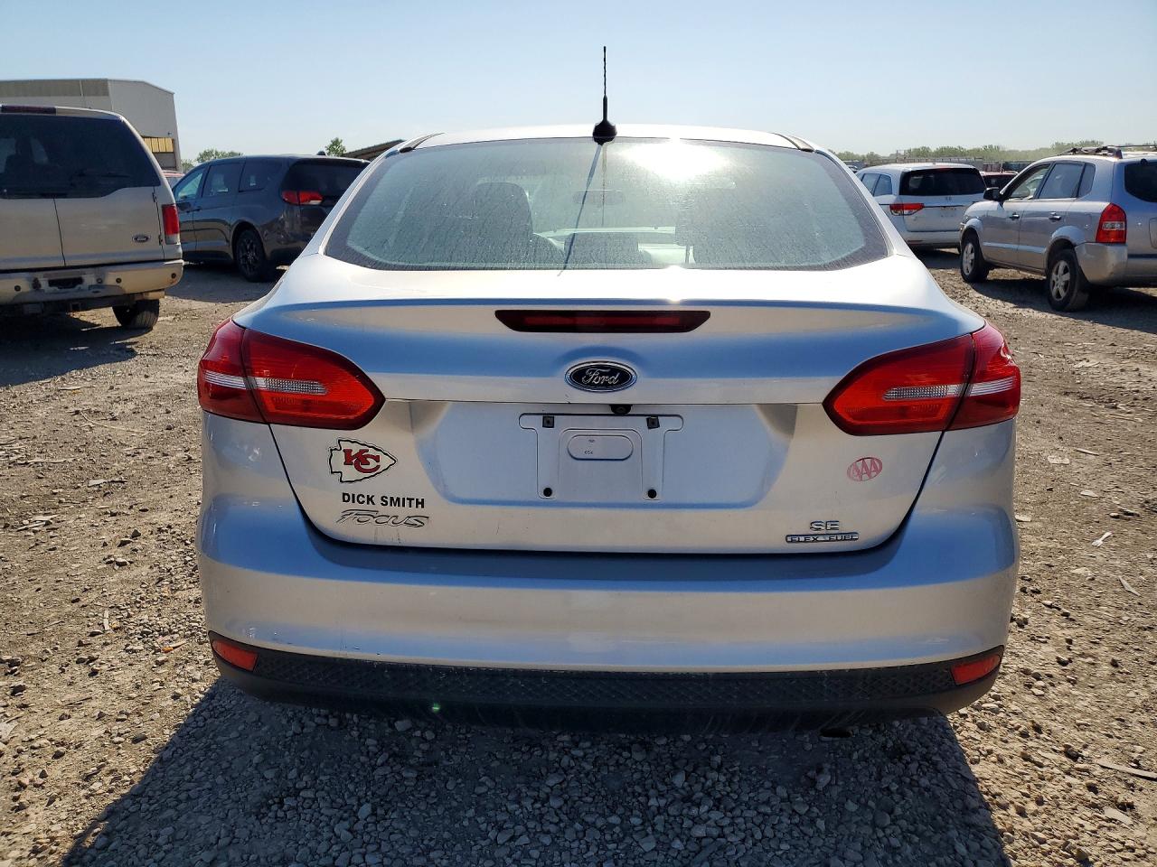 2015 Ford Focus Se Серебряный vin: 1FADP3F27FL270931