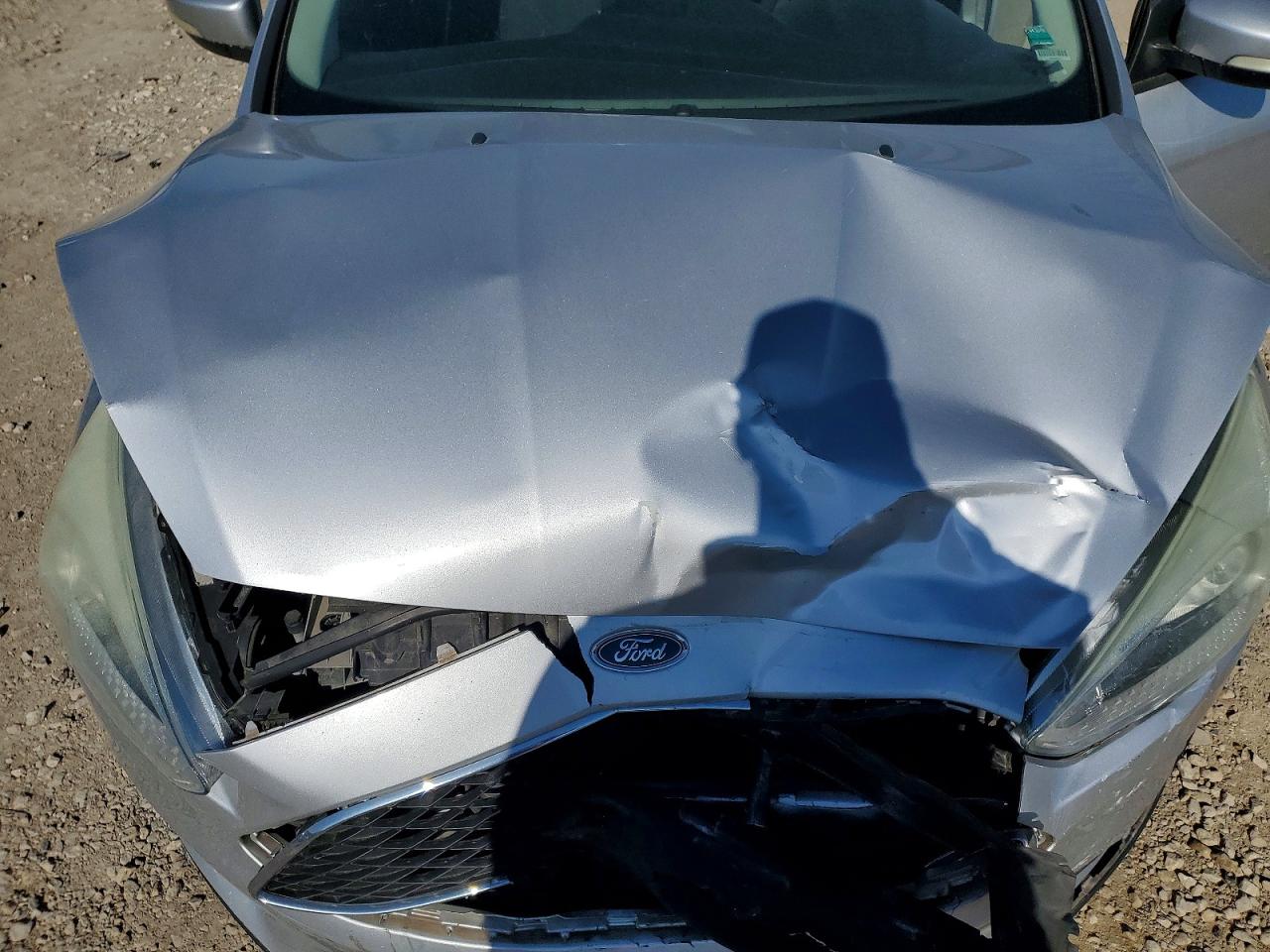 2015 Ford Focus Se Серебряный vin: 1FADP3F27FL270931