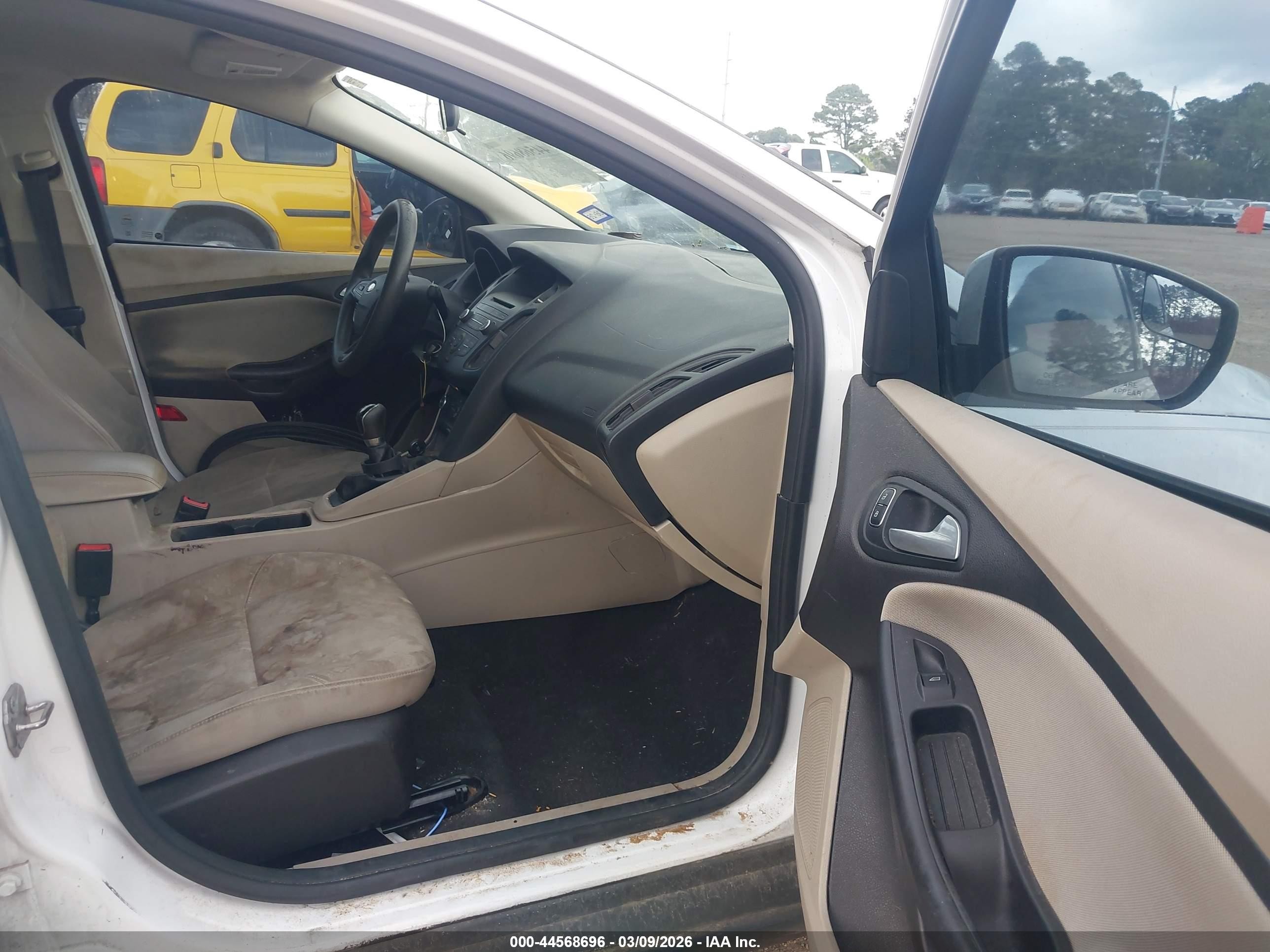 2015 Ford Focus Se Белый vin: 1FADP3F27FL287339