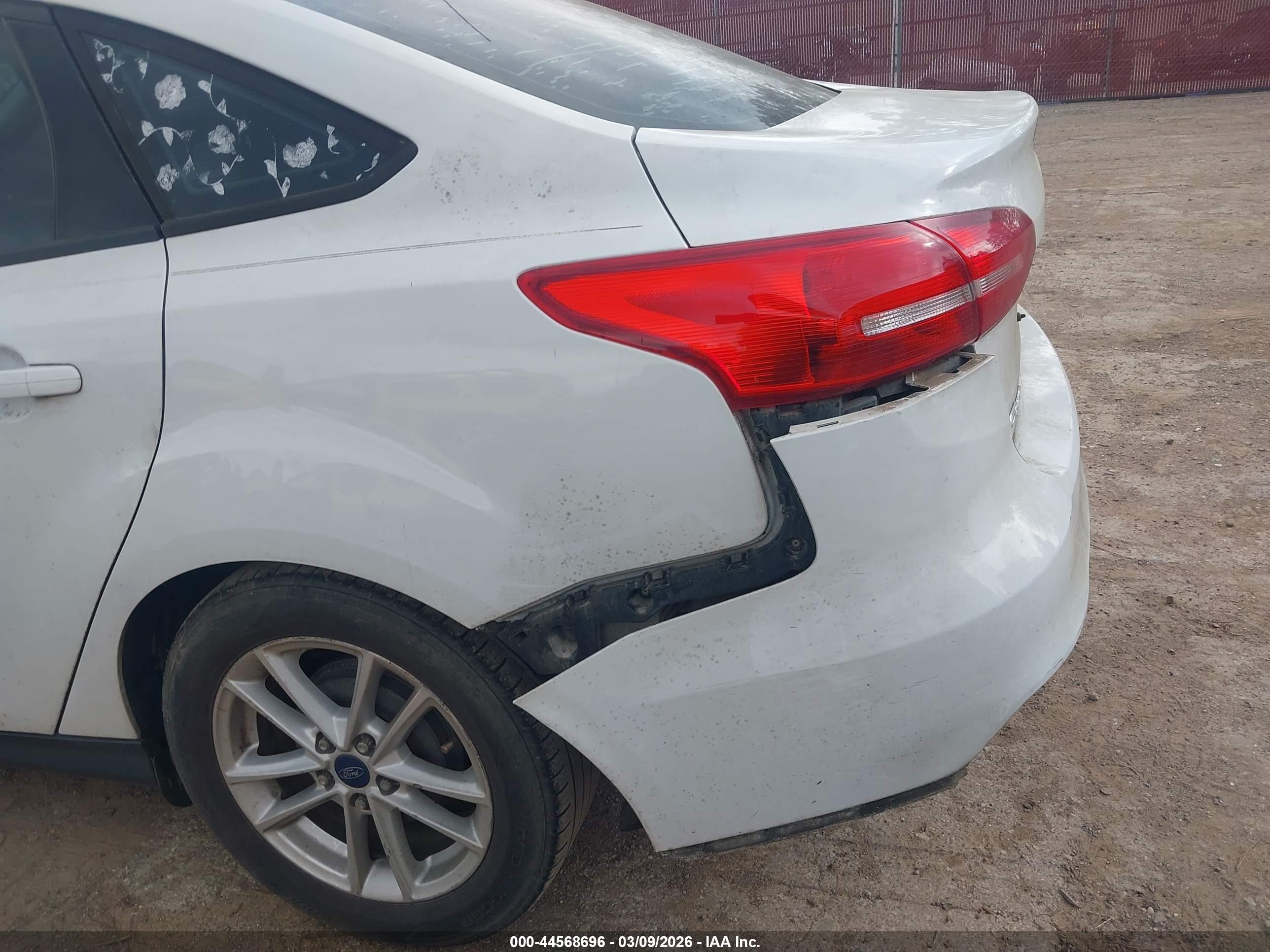 2015 Ford Focus Se Белый vin: 1FADP3F27FL287339