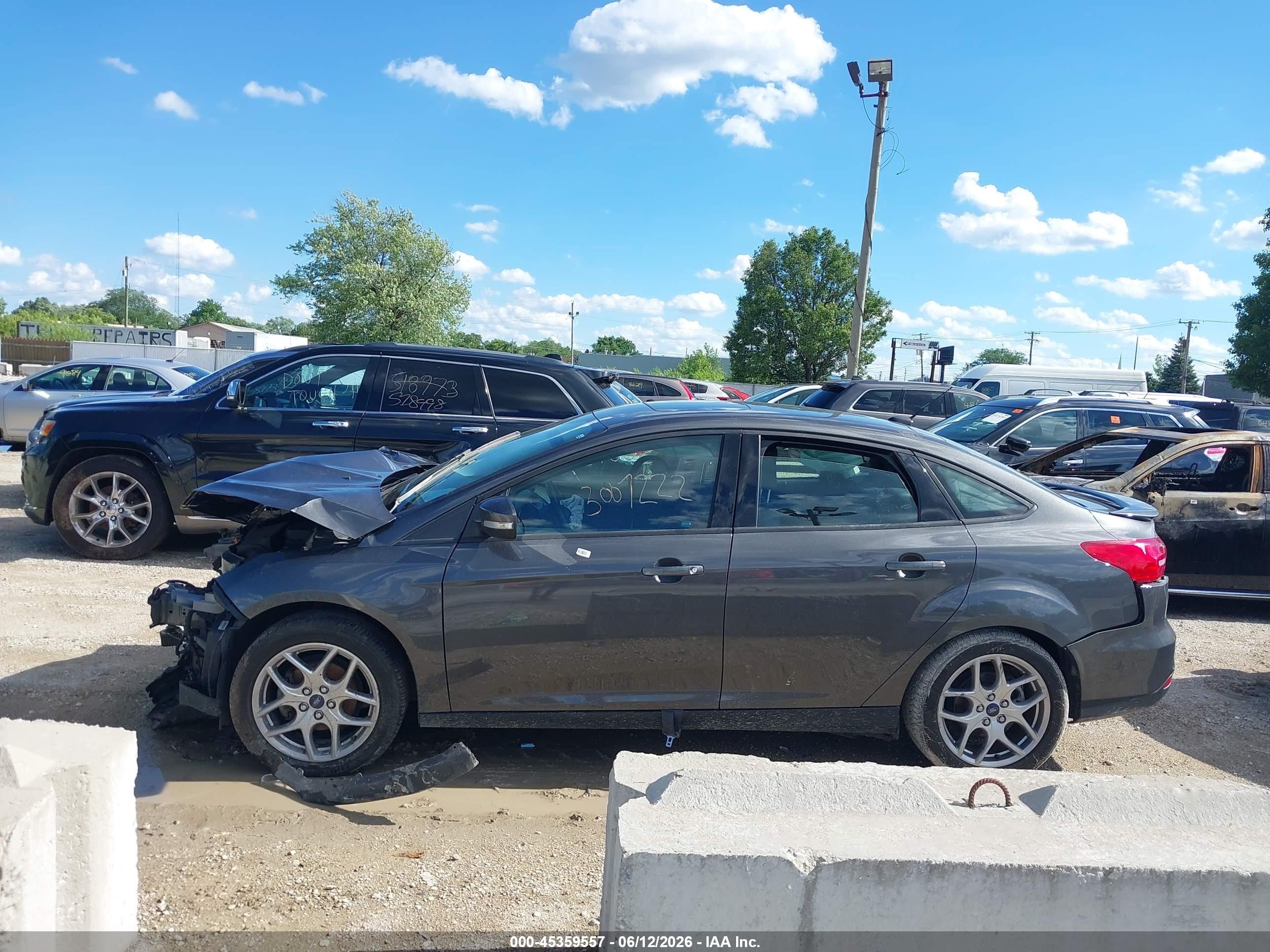 2015 Ford Focus Se Gray vin: 1FADP3F27FL292590