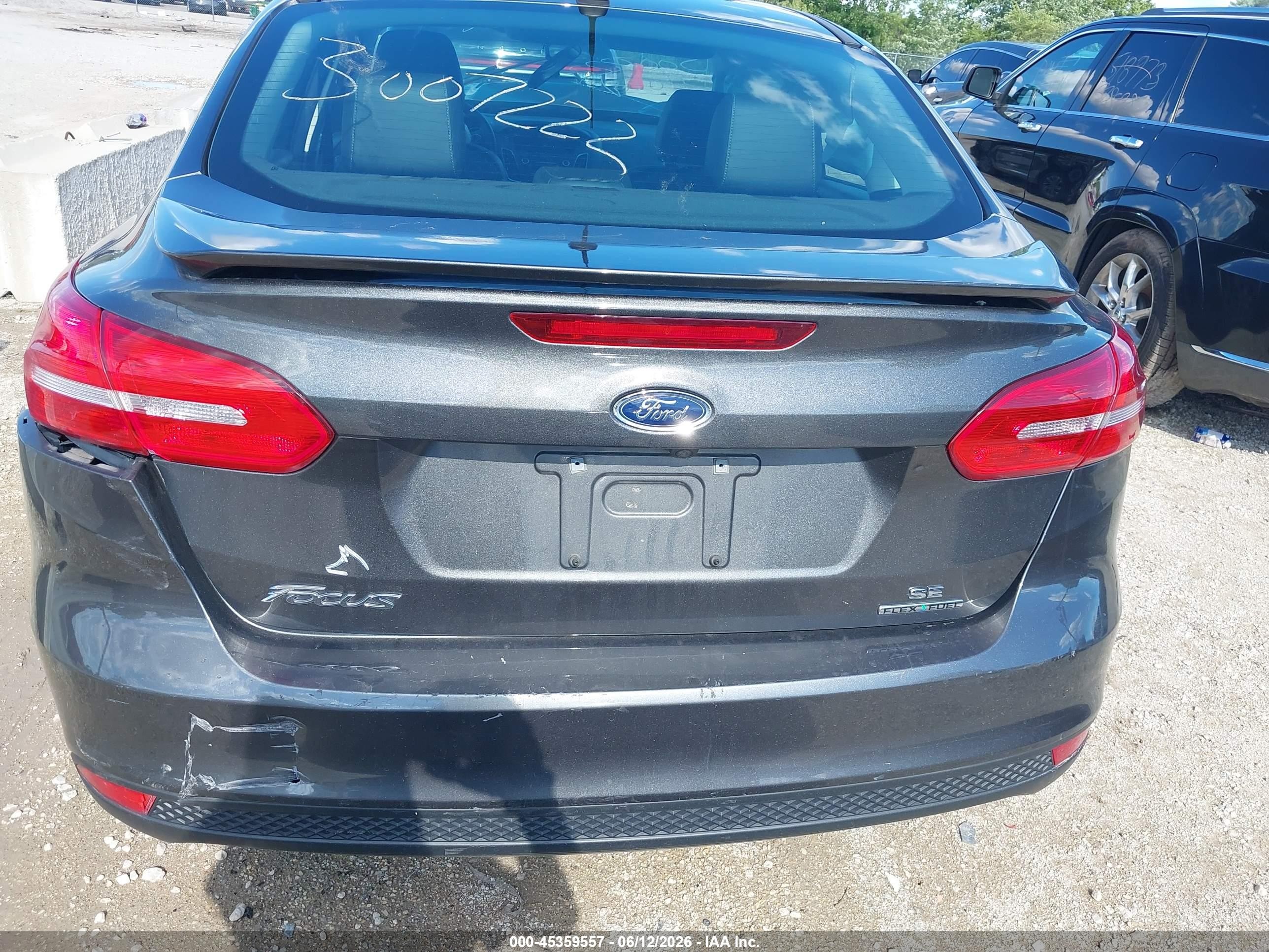 2015 Ford Focus Se Gray vin: 1FADP3F27FL292590