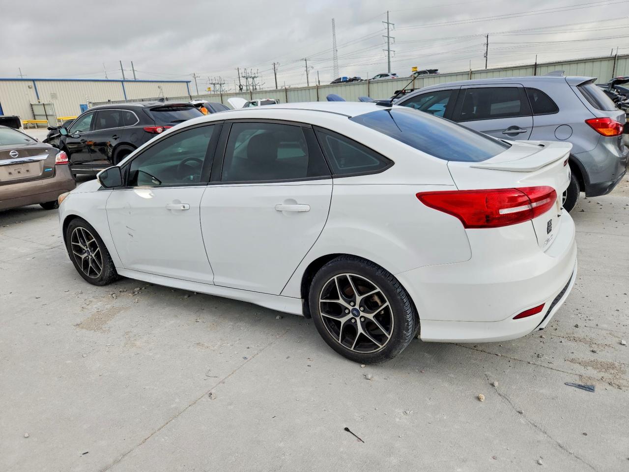 2015 Ford Focus Se White vin: 1FADP3F27FL305676