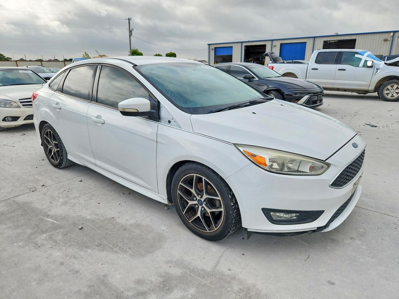 2015 Ford Focus Se White vin: 1FADP3F27FL305676