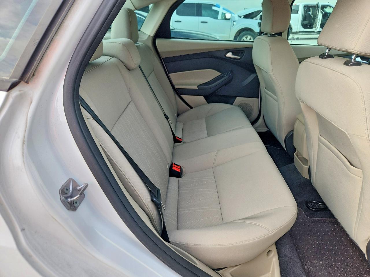 2015 Ford Focus Se White vin: 1FADP3F27FL305676