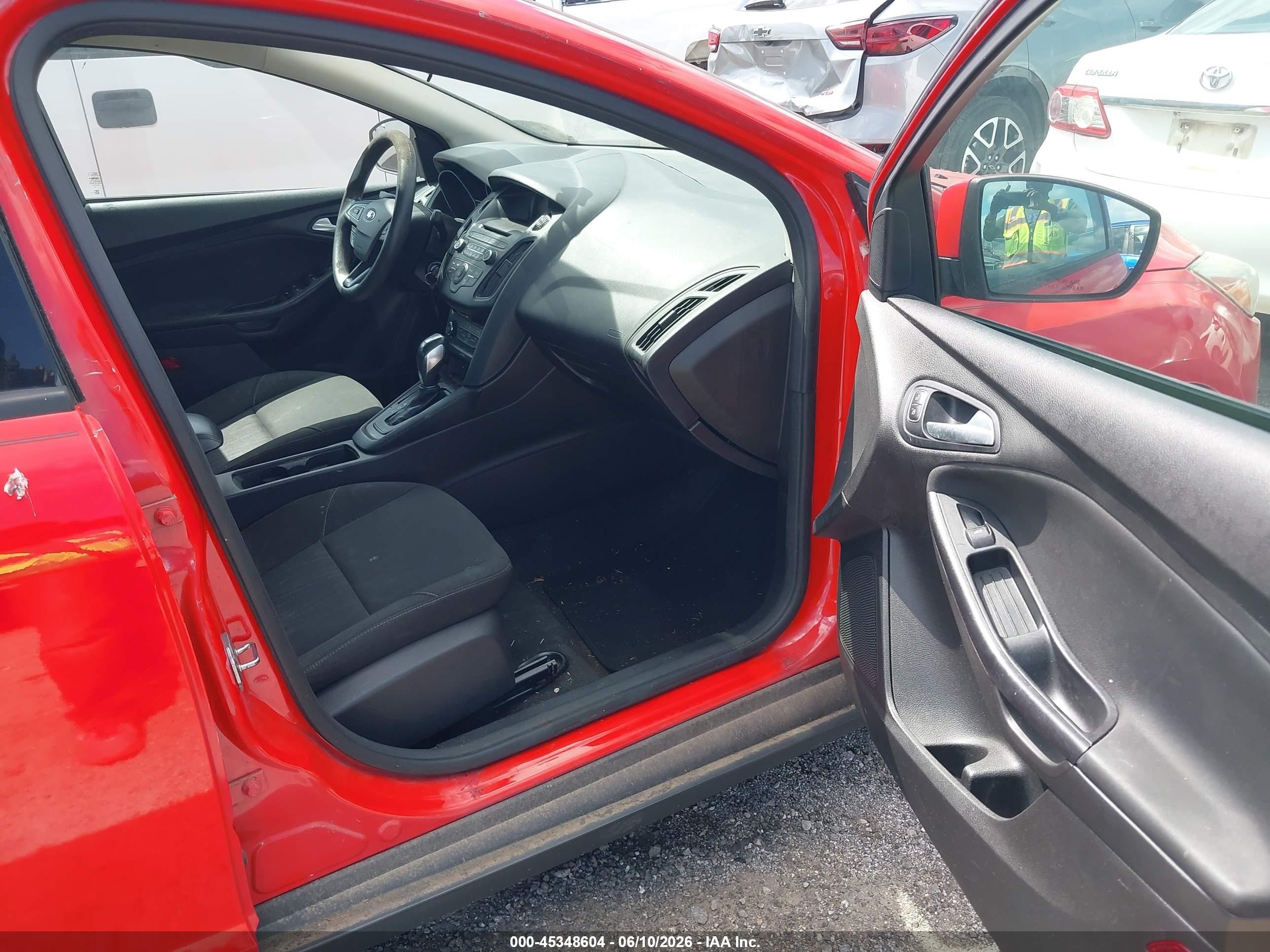 2015 Ford Focus Se Red vin: 1FADP3F27FL305984